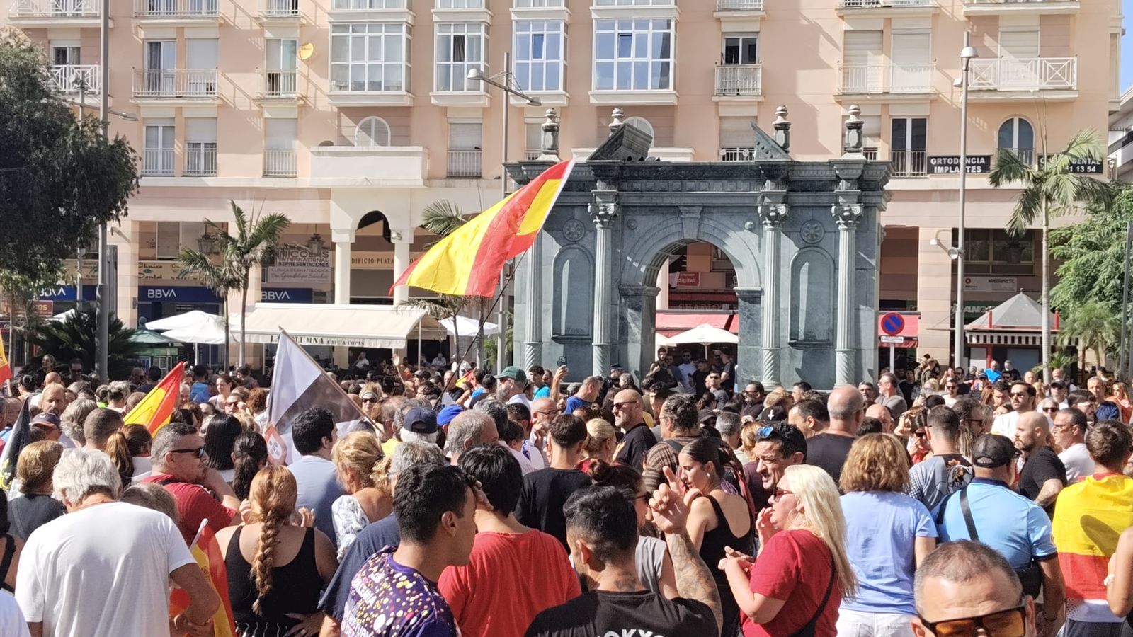 Concentración de ceutíes desde el Sardinero al centro contra la gestión del Gobierno