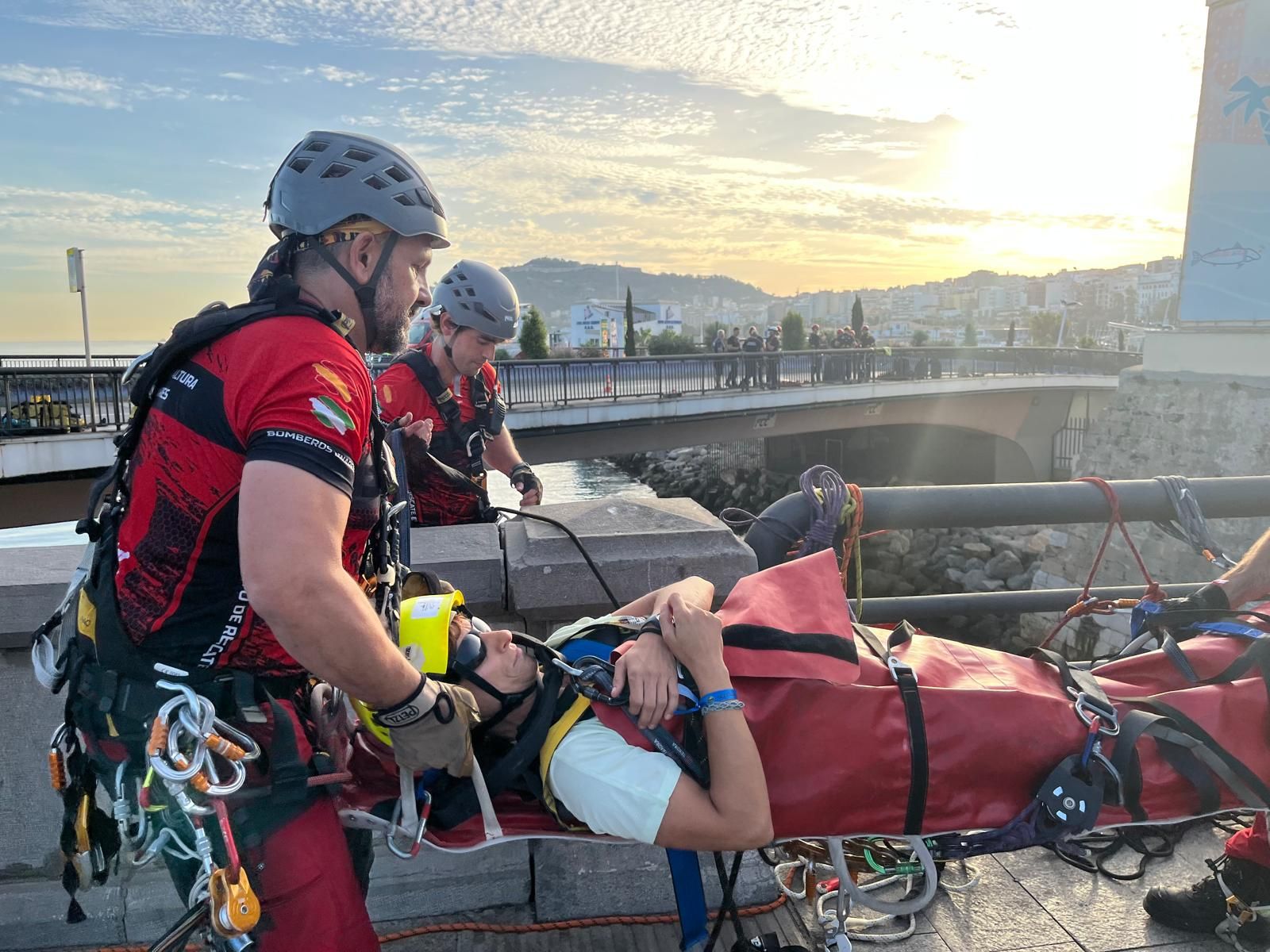 Operaciones de rescate vertical por toda la ciudad