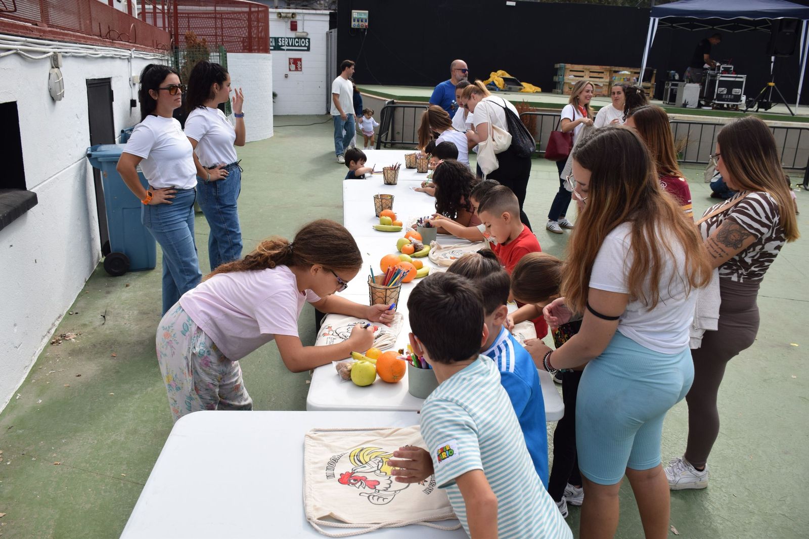 Ceuta celebra un Día de la Mochila multitudinario bajo un ambiente festivo y familiar Ceuta celebra un Día de la Mochila multitudinario bajo un ambiente festivo y familiar