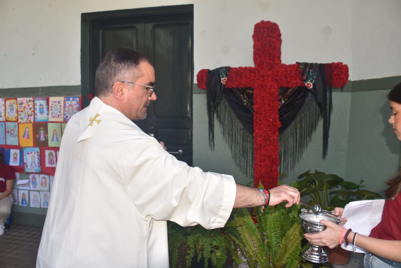 El Colegio de San Agustín disfruta de una feliz jornada solidaria con su Cruz de Mayo