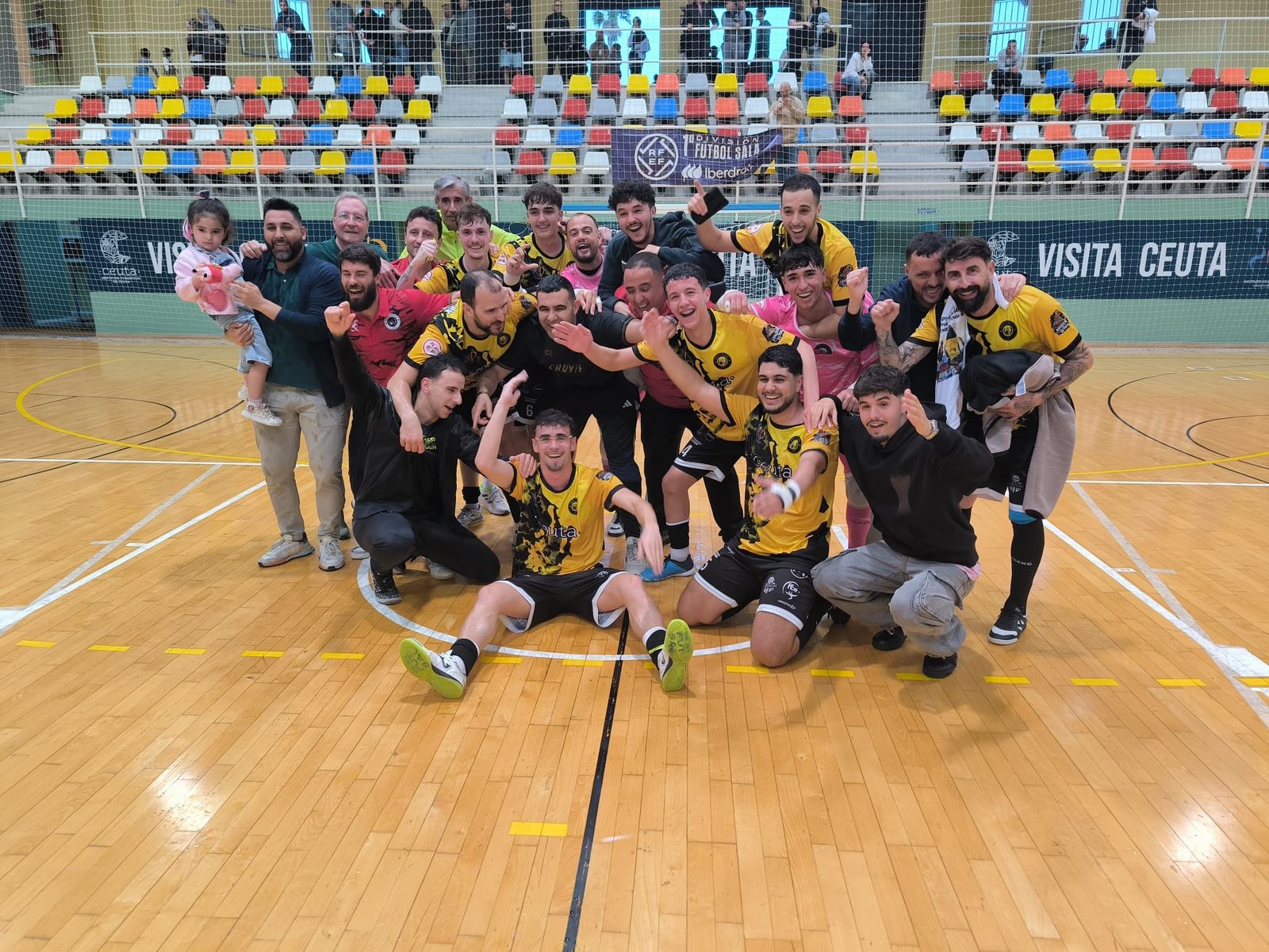 Alegría del Imperio tras lograr la permanencia en Segunda B