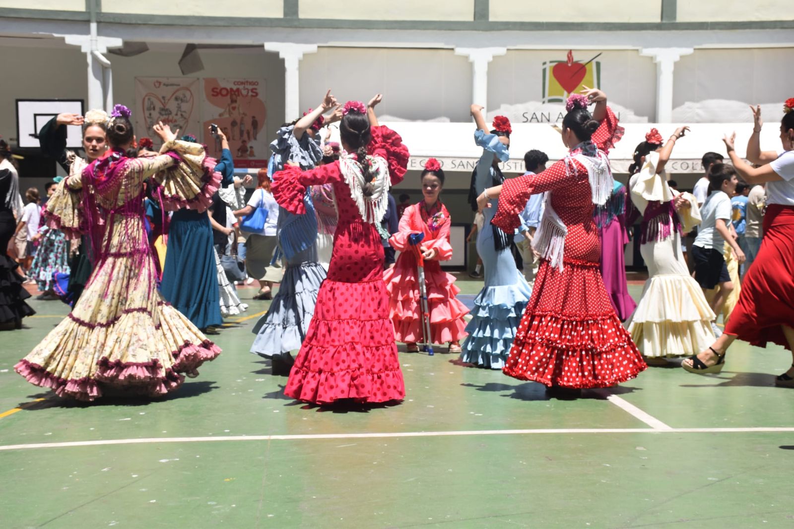 El Colegio de San Agustín disfruta de una feliz jornada solidaria con su Cruz de Mayo
