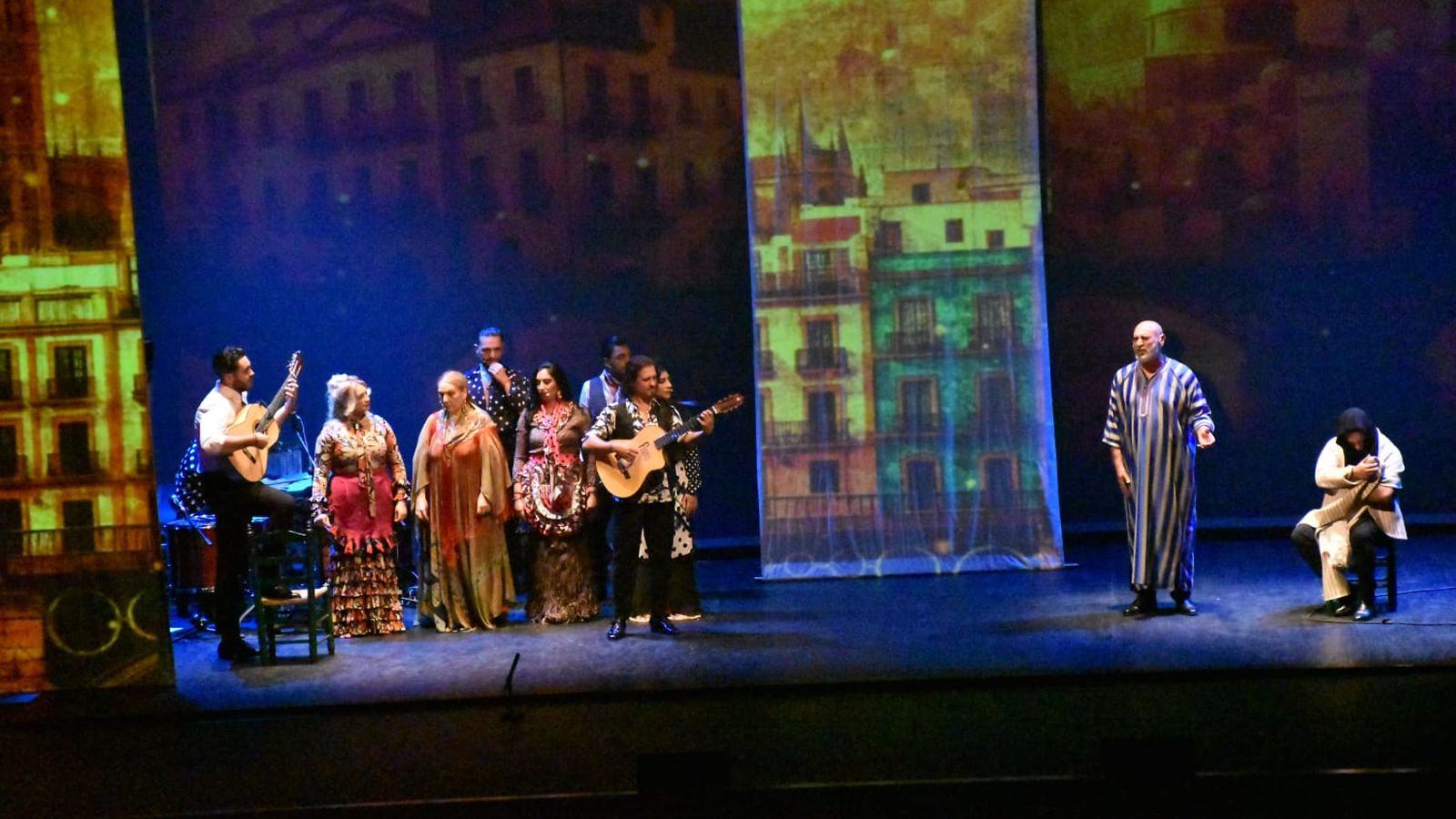 Farrucos y Fernández conquistan el Revellín con su zambombá para mayores.