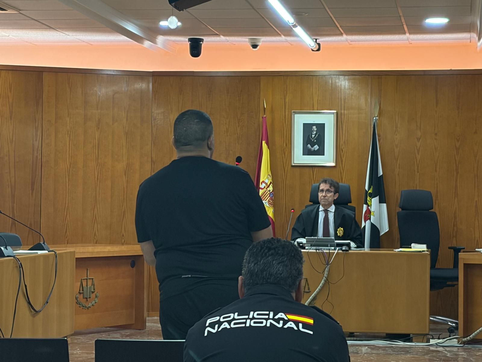 El varón, conducido por la Policía al juzgado, reconoce los hechos que se le imputan