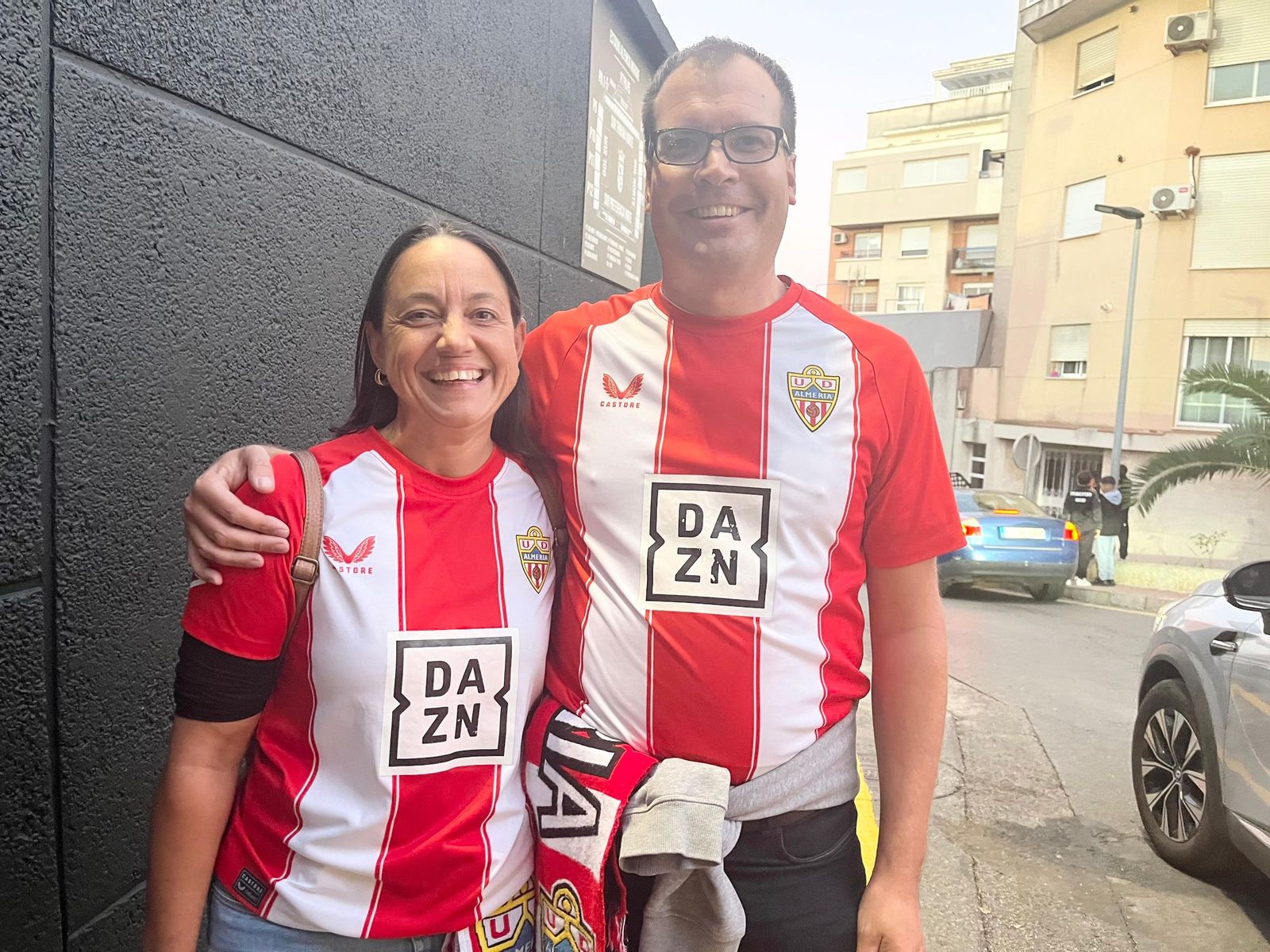 Ganas de fútbol: la hinchada ceutí se acerca al Murube