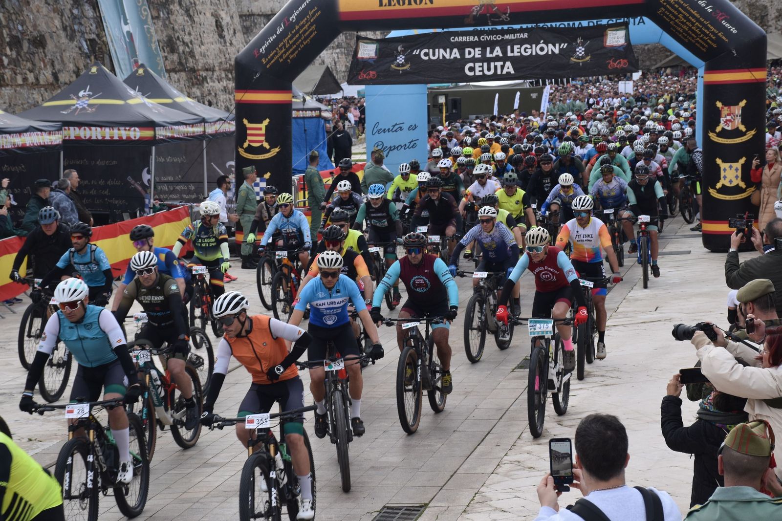 FOTOGALERÍA | Miles de corredores toman la salida en la X Cuna de la Legión: mira las imágenes