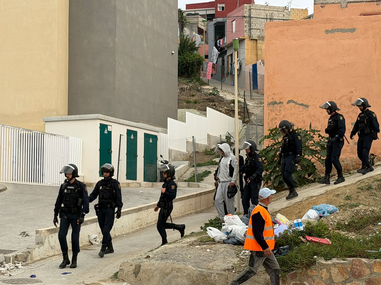 Nuevos controles policiales: continúa la búsqueda de migrantes en los barrios de Ceuta