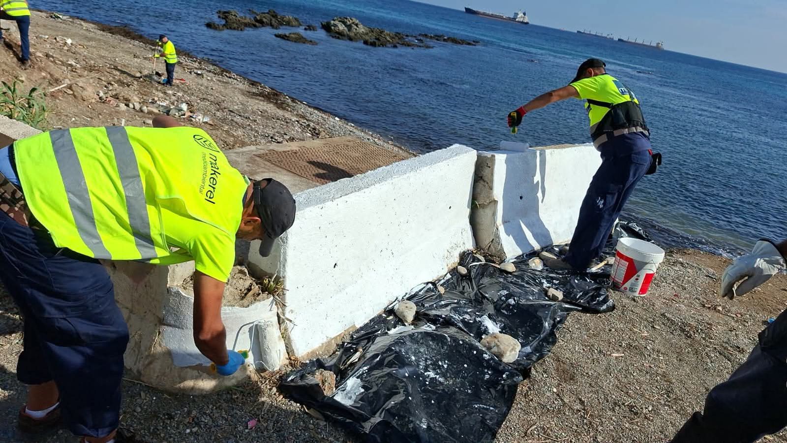 Continúa la recuperación de la playa del Trampolín tras la retirada de más de 200 toneladas de residuos
