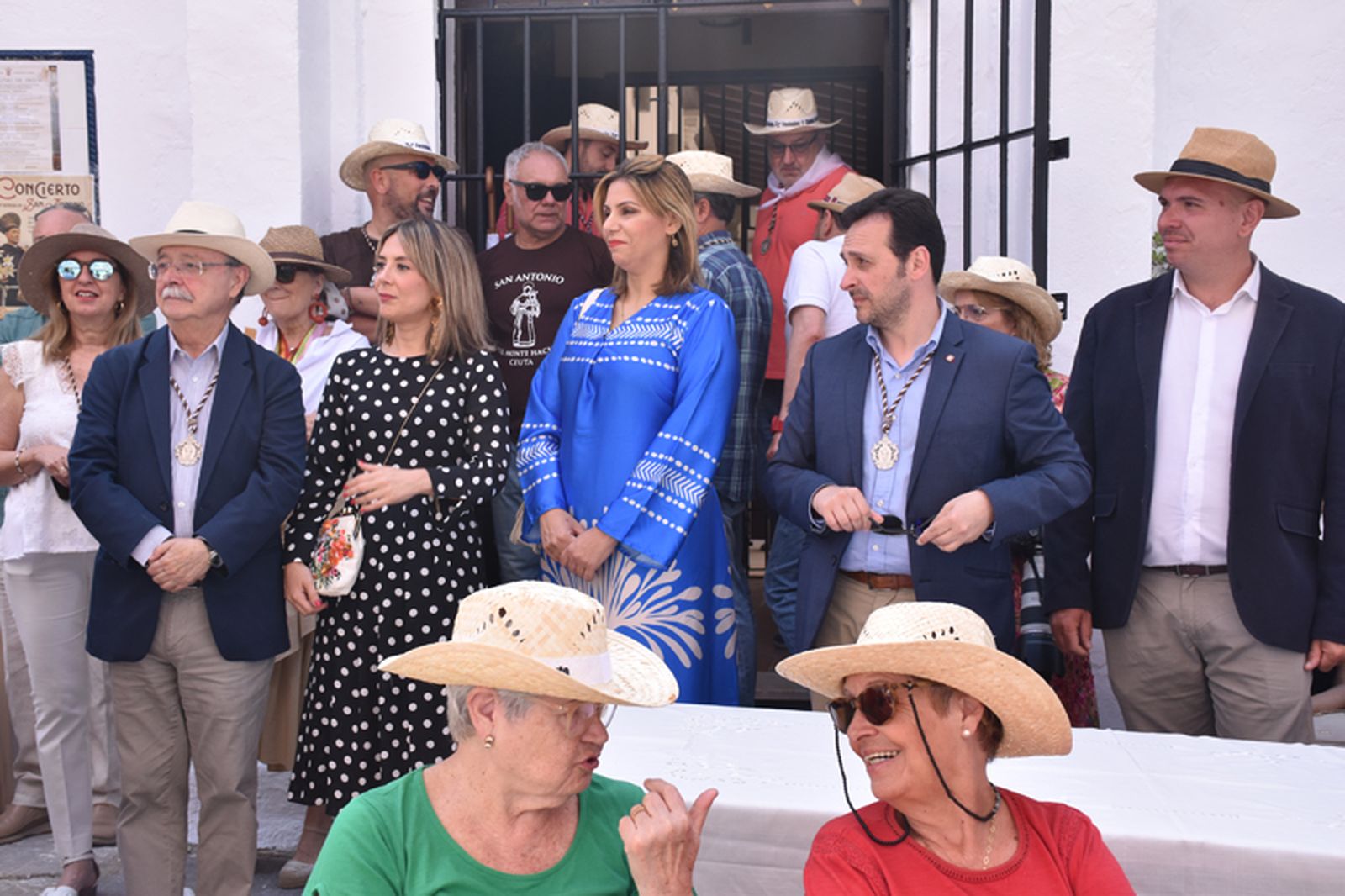 Representantes políticos y autoridades de la Ciudad acudieron a la misa de Romeros. / FOTO NICOL´S