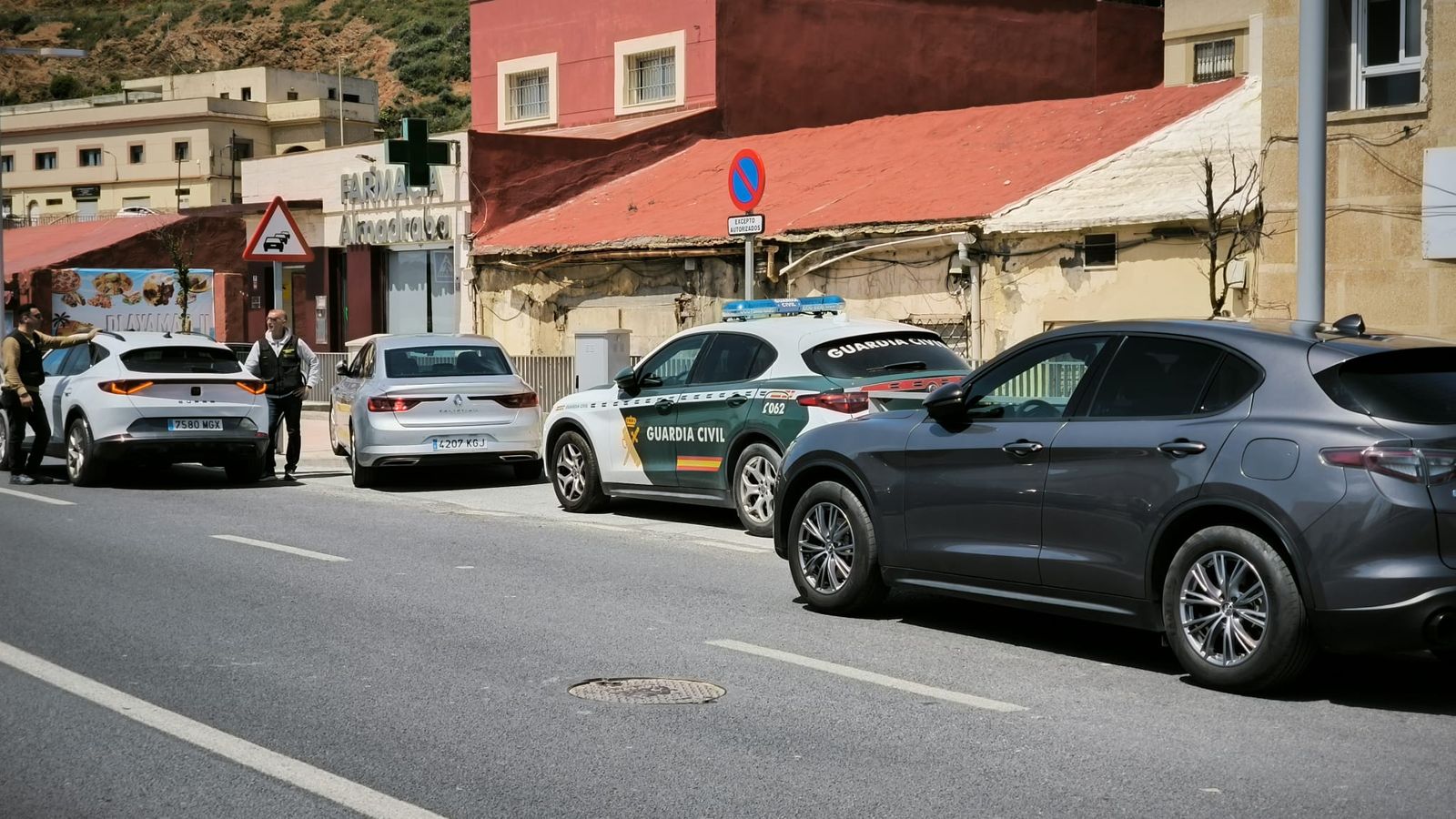 El dispositivo desplegado por la Guardia Civil este martes en la Almadraba.