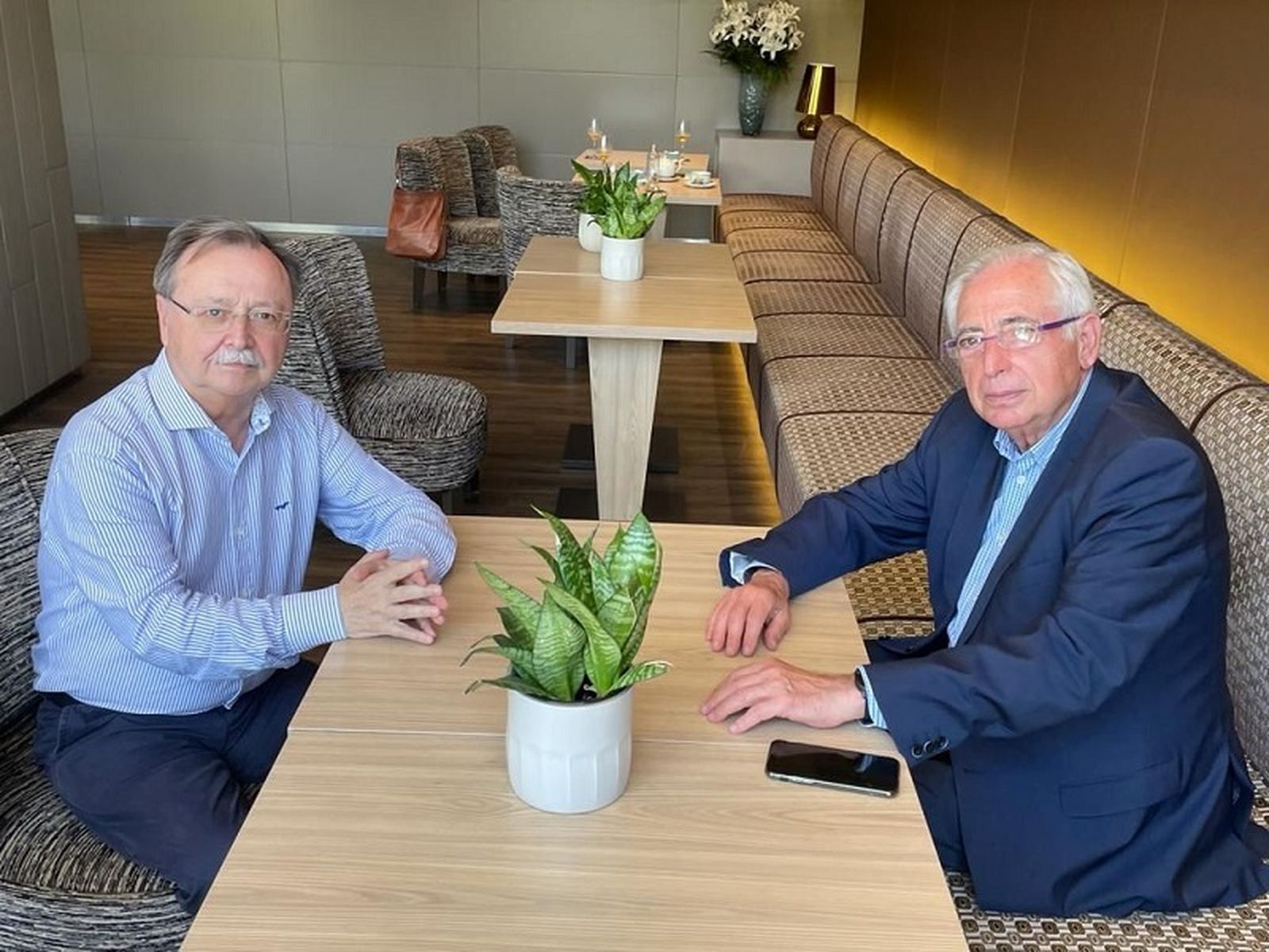 Juan Vivas y Juan José Imbroda, durante una reunión /FOTO CAC