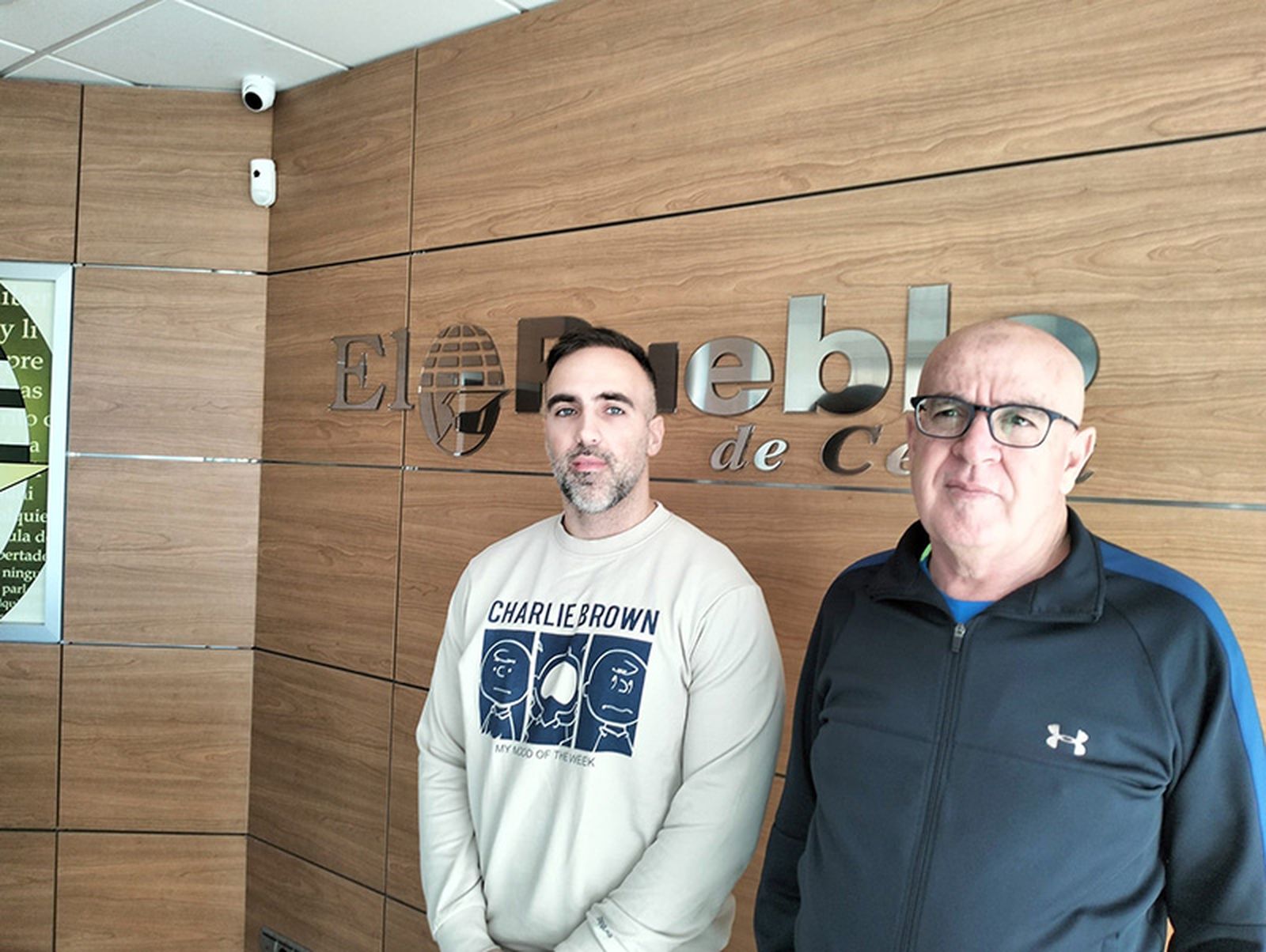 De izquierda a derecha, Adams Ayora y Mustafa Mohamed, secretario y presidente del comité de empresa, respectivamente/ FOTO EL PUEBLO