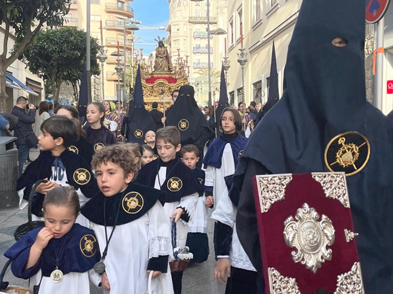 Las Penas conquista el centro de Ceuta con Humildad y Paciencia. / FOTO REDUAN