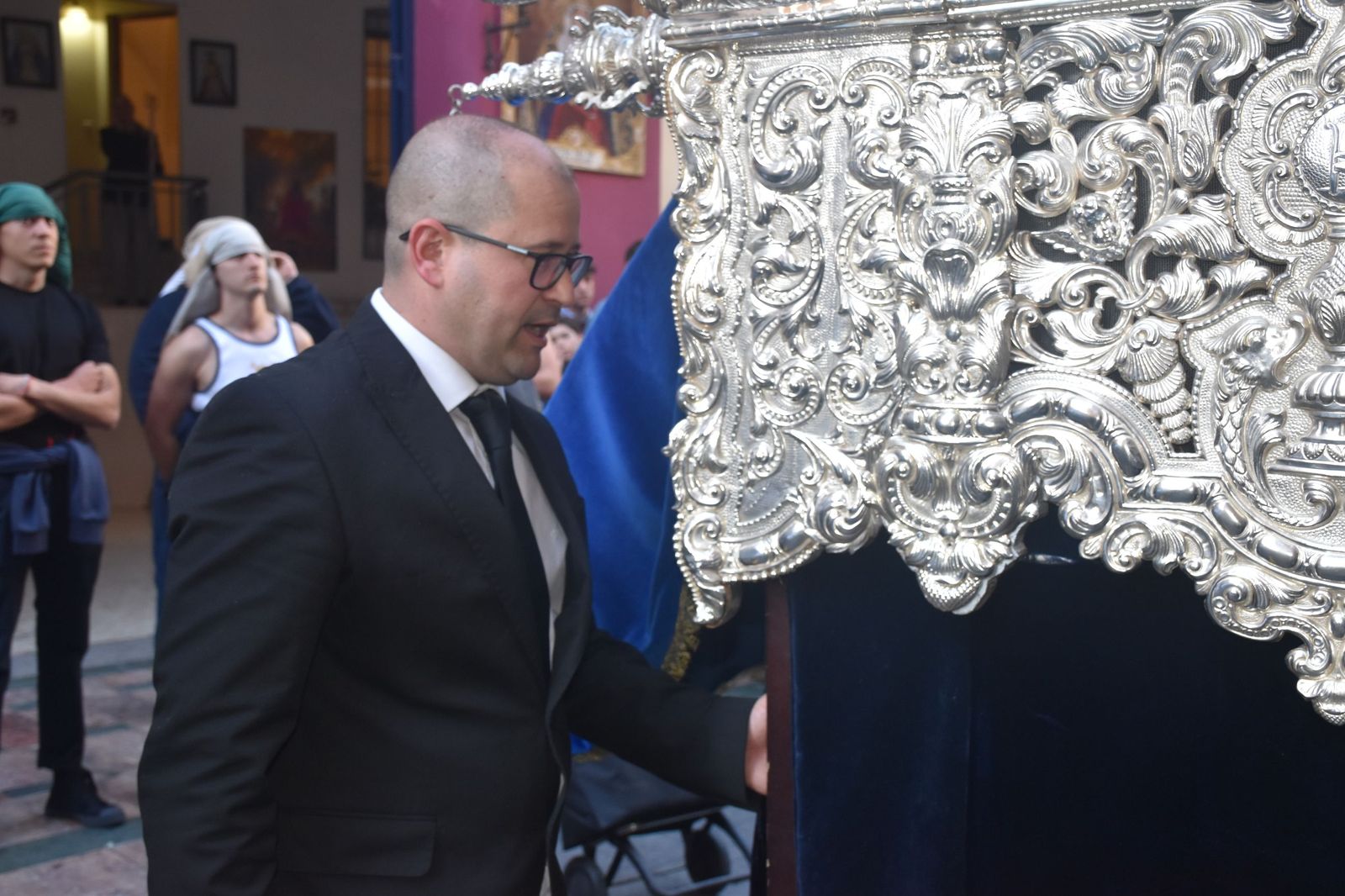 Aroma cofrade y estudiantil: Las Penas reina en el Jueves Santo