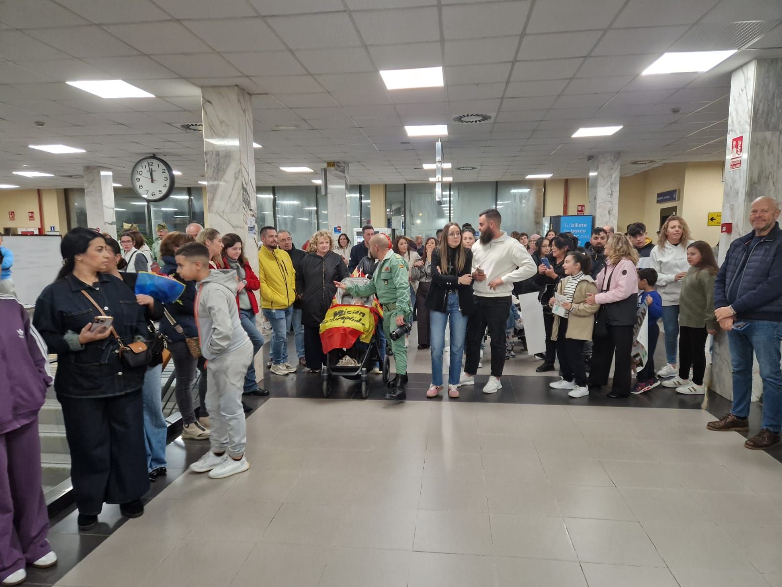 FOTOGALERÍA | De Irak a los brazos de su gente: fotogalería del regreso de la COMGECEU