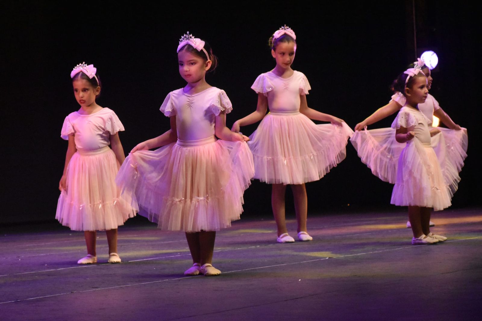 Más de cien bailarinas convierten el Revellín en un escenario de emoción y talento
