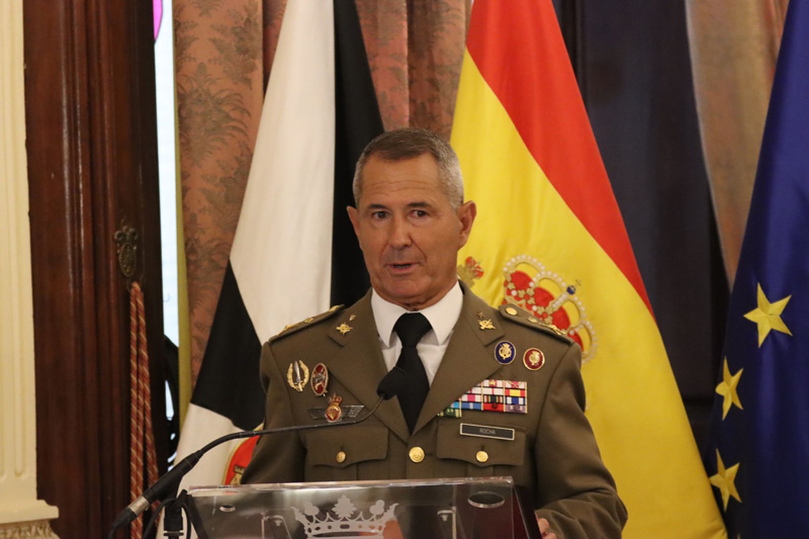 El general de la Comgeceu, Fernando Rocha, en su homenaje de despedida | FOTO REDUAN