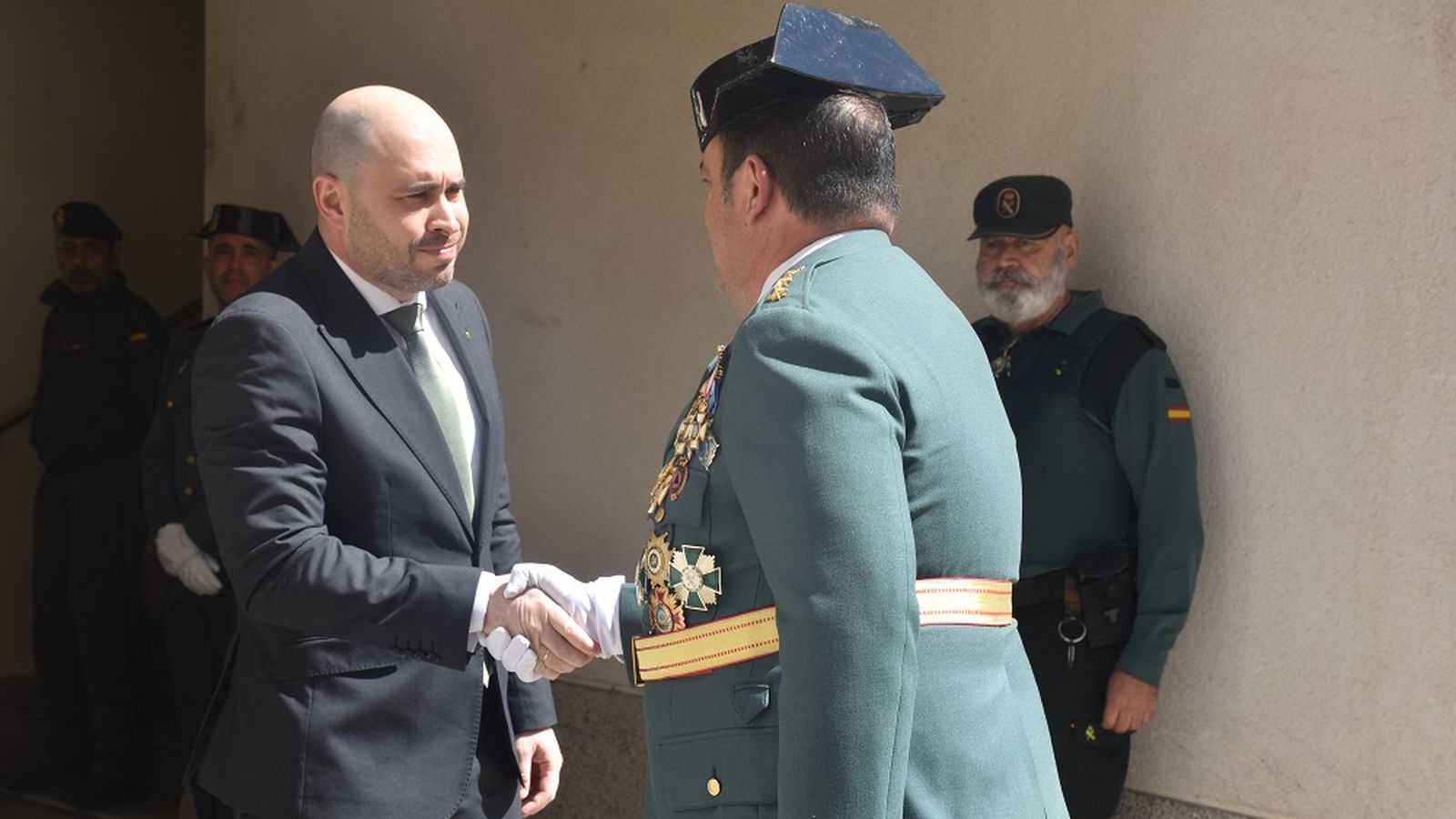 El delegado del Gobierno fue recibido por el coronel Jiménez
