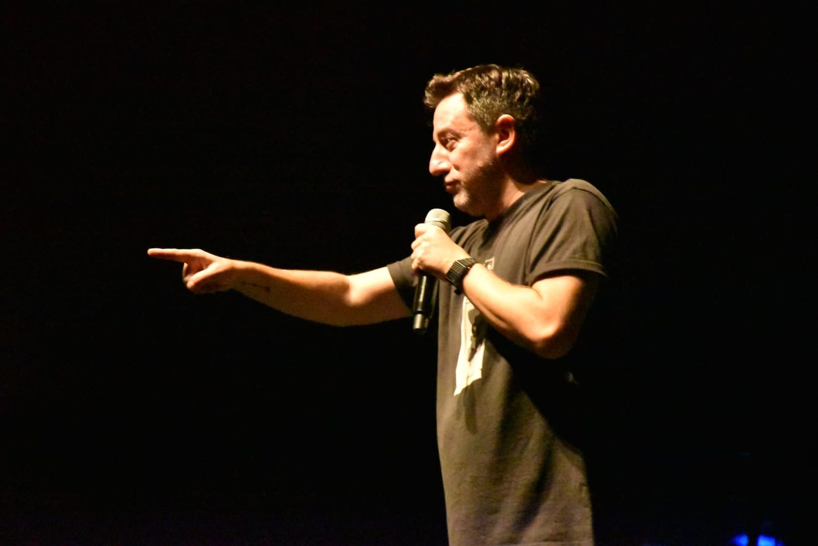 Navarro, durante su actuación en el Teatro Revellín