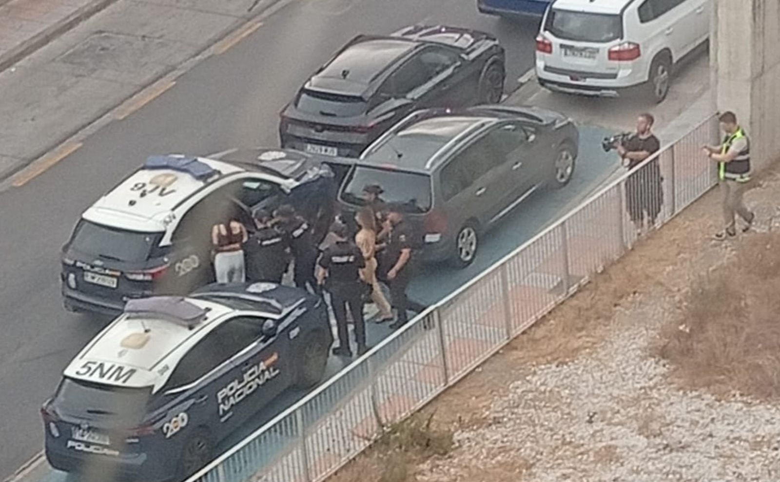 Detenida la propietaria de una vivienda patera con una treintena de migrantes en Loma Colmenar