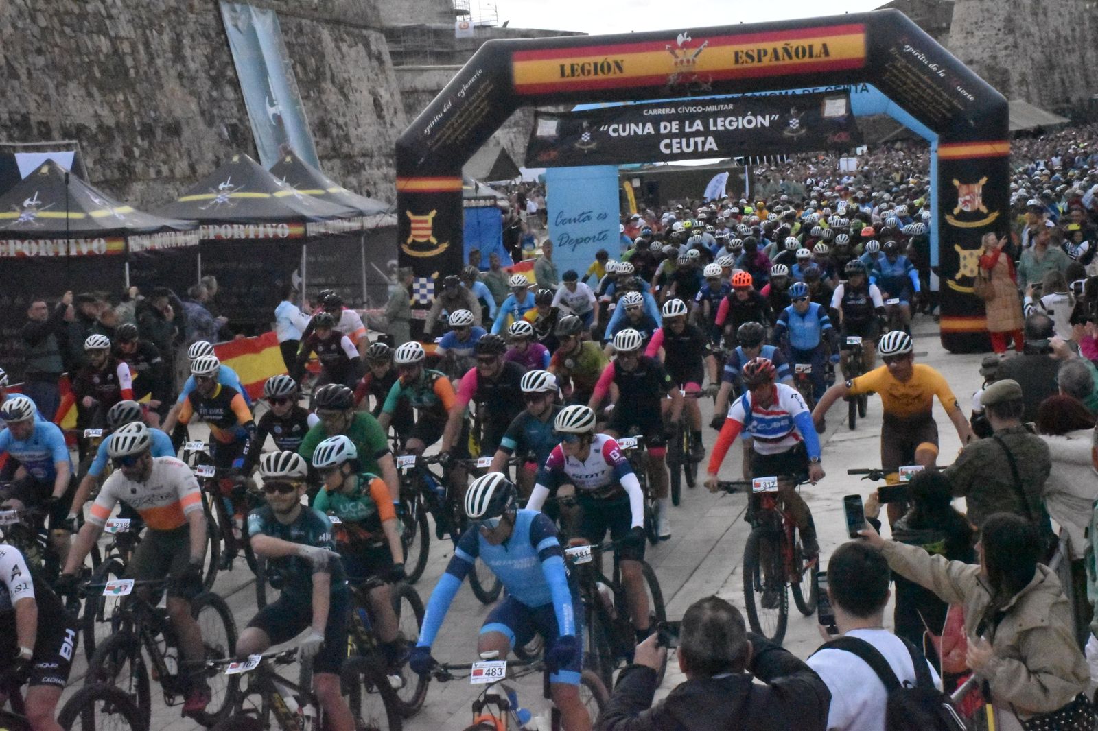 FOTOGALERÍA | Miles de corredores toman la salida en la X Cuna de la Legión: mira las imágenes