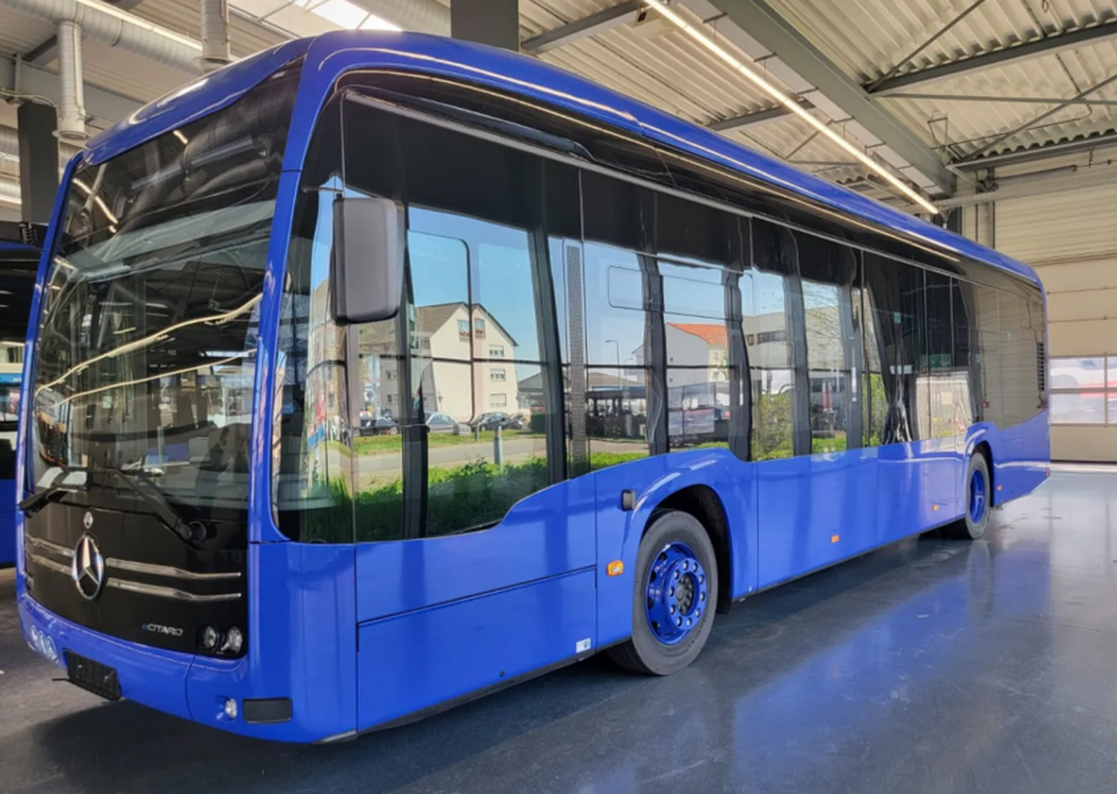 Los dos autobuses híbridos ya se encuentran en Ceuta