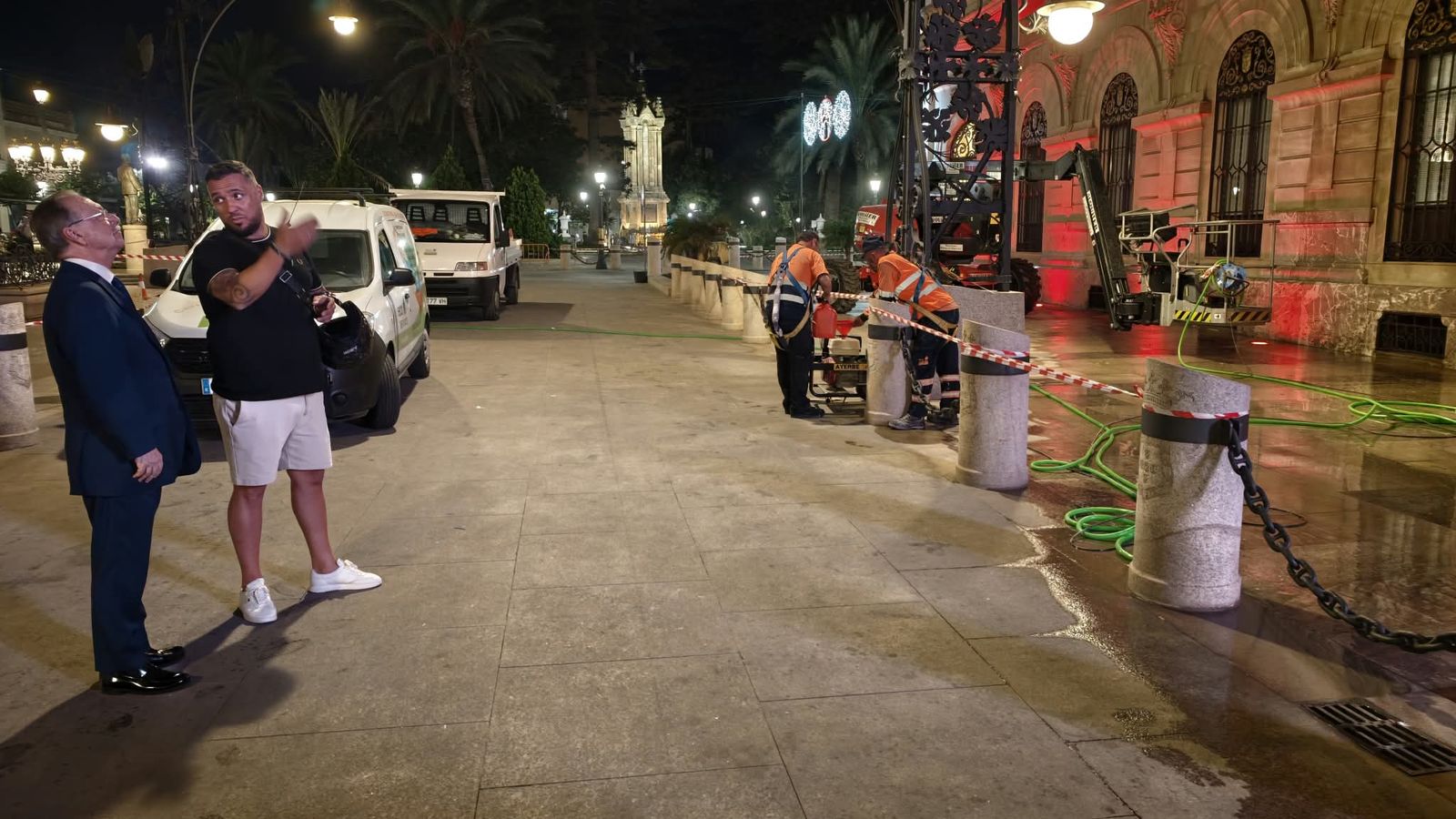 La Ciudad ultima los preparativos para recibir a los Reyes y llama a llenar las calles este martes