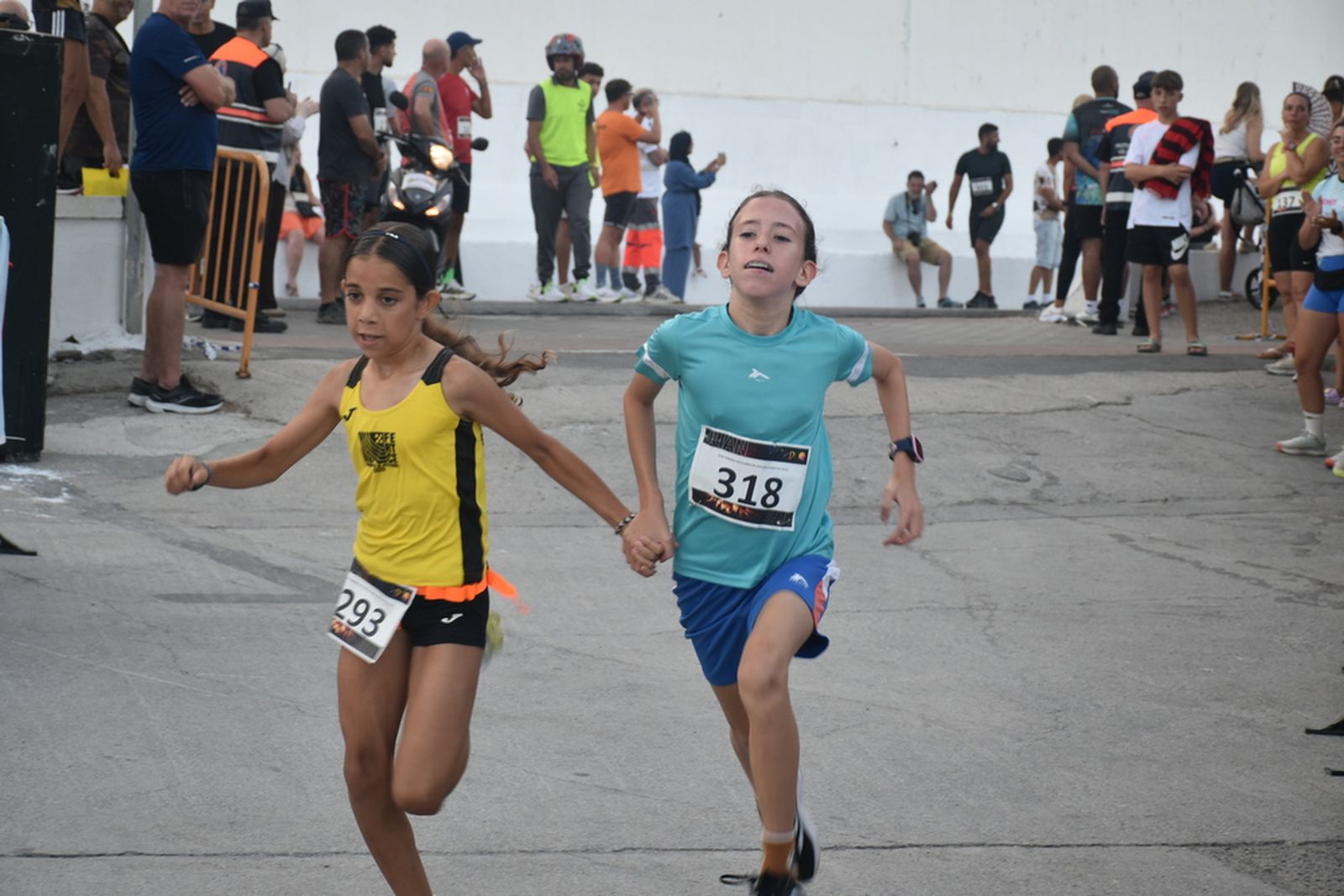 “Bily” y Elena López, reyes de la XXXI carrera popular de San Juan