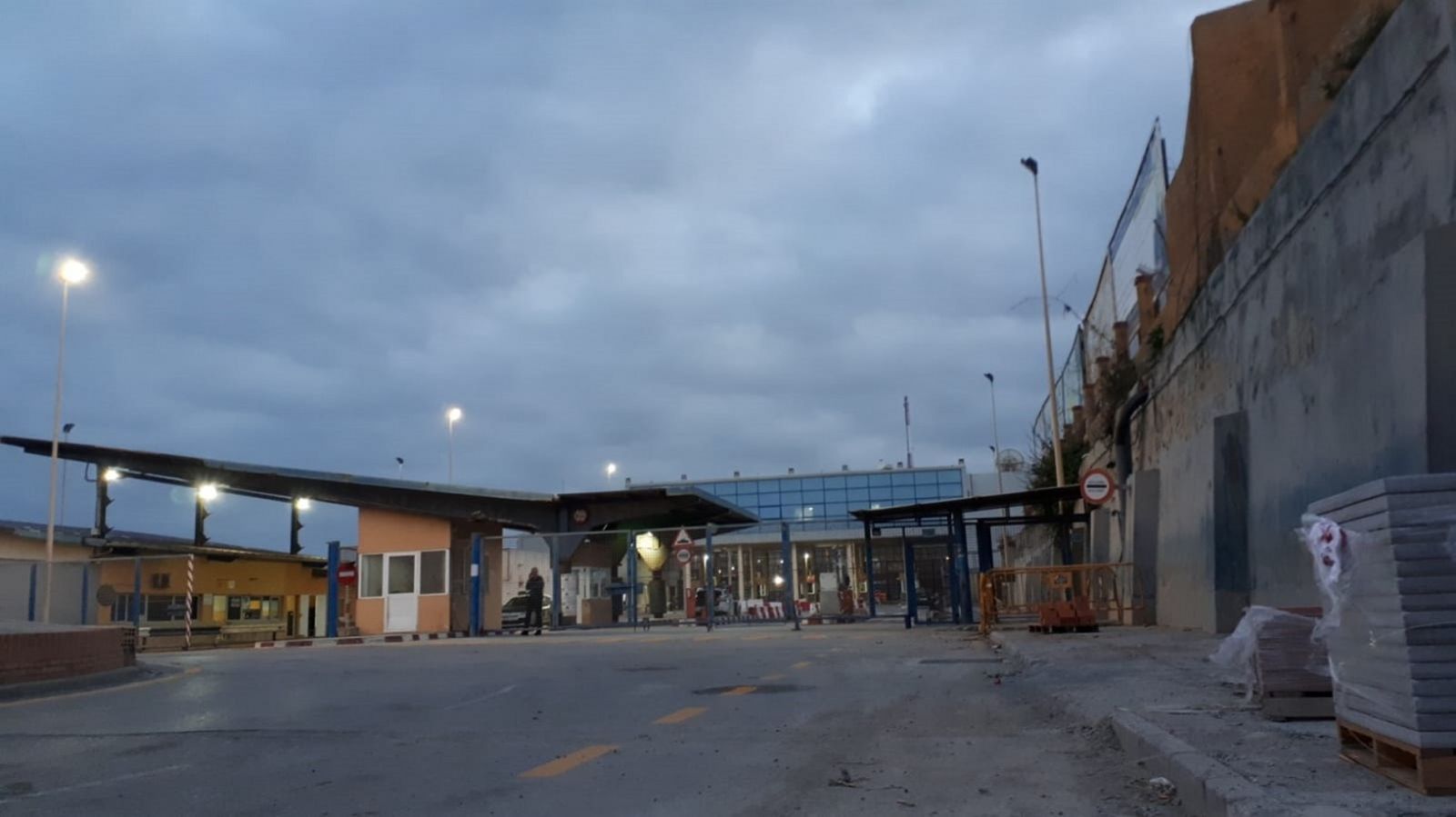3847_frontera-cerrada