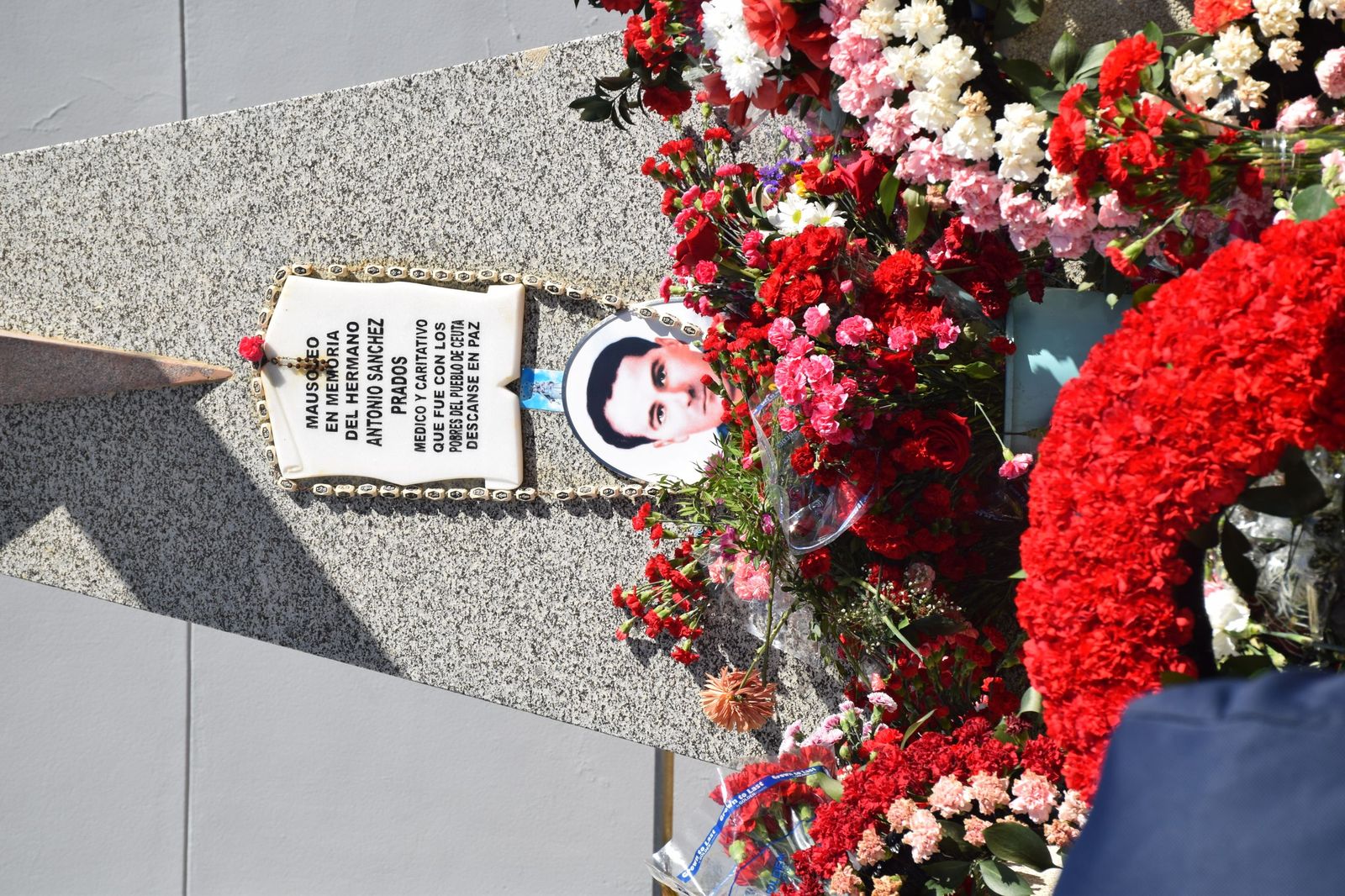 Un recuerdo institucional en el Día de Difuntos para quienes faltan