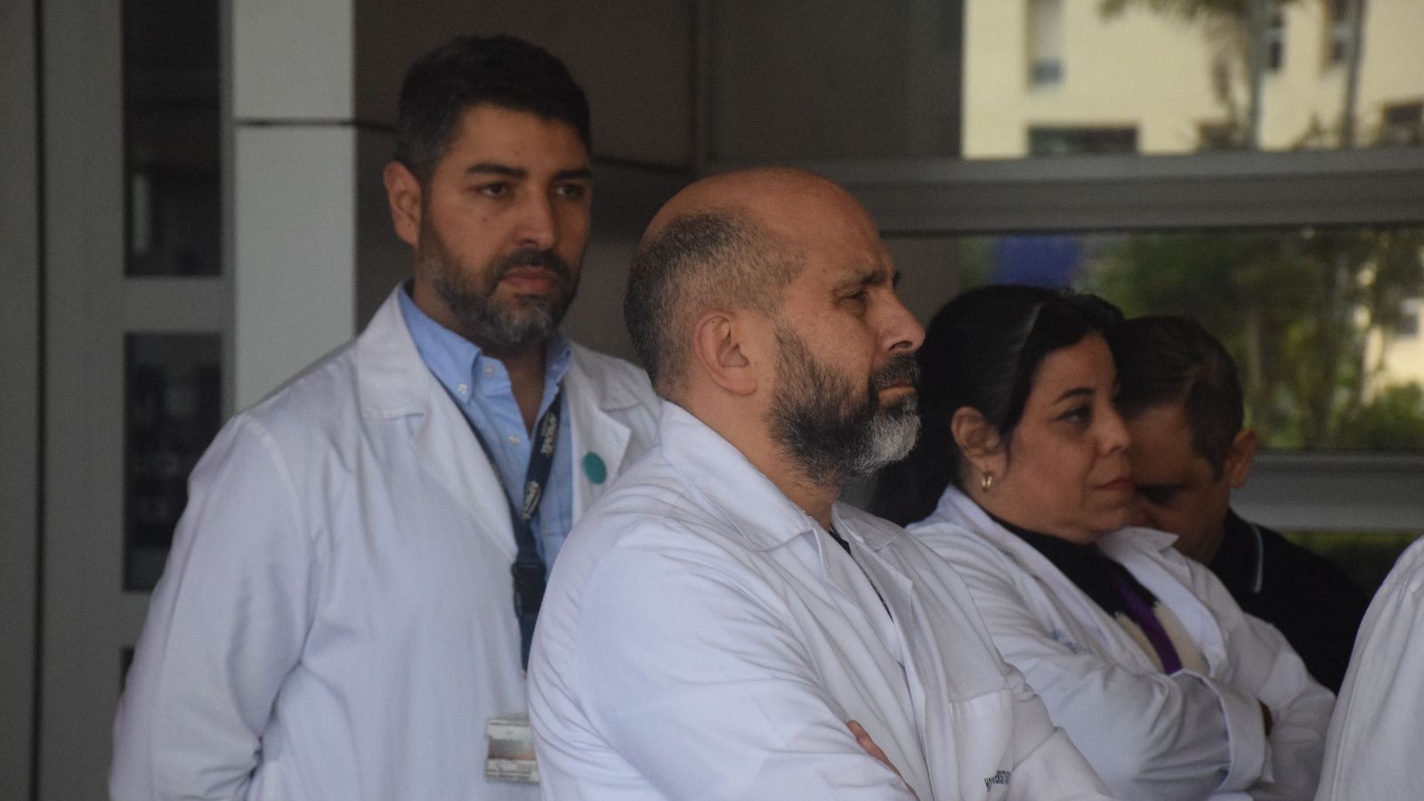 Concentración de médicos a las puertas del HUCE por el primer día de la huelga nacional de marzo