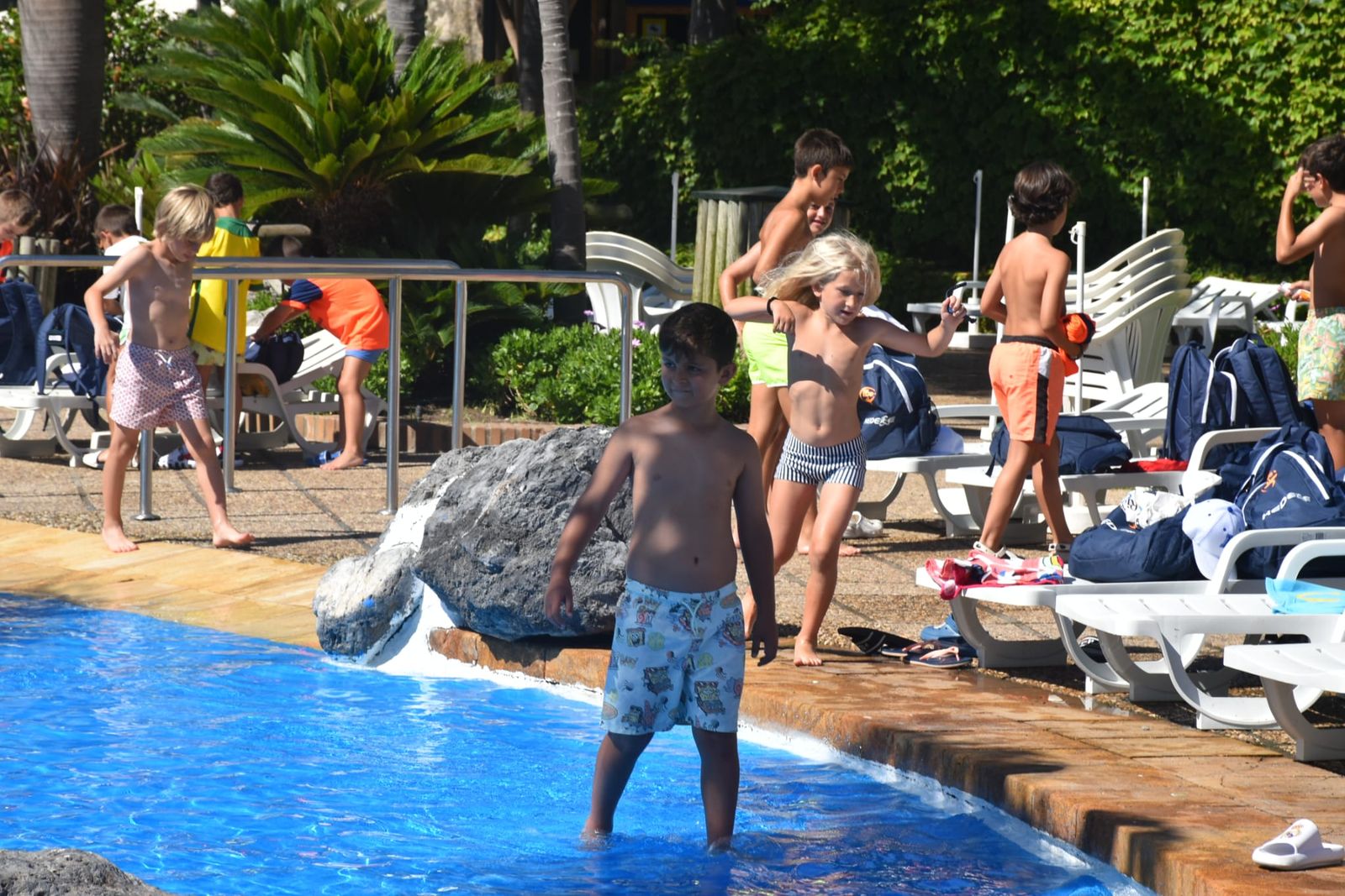 El Campus de Verano Emilio Cózar disfruta de una refrescante jornada en el Parque Marítimo