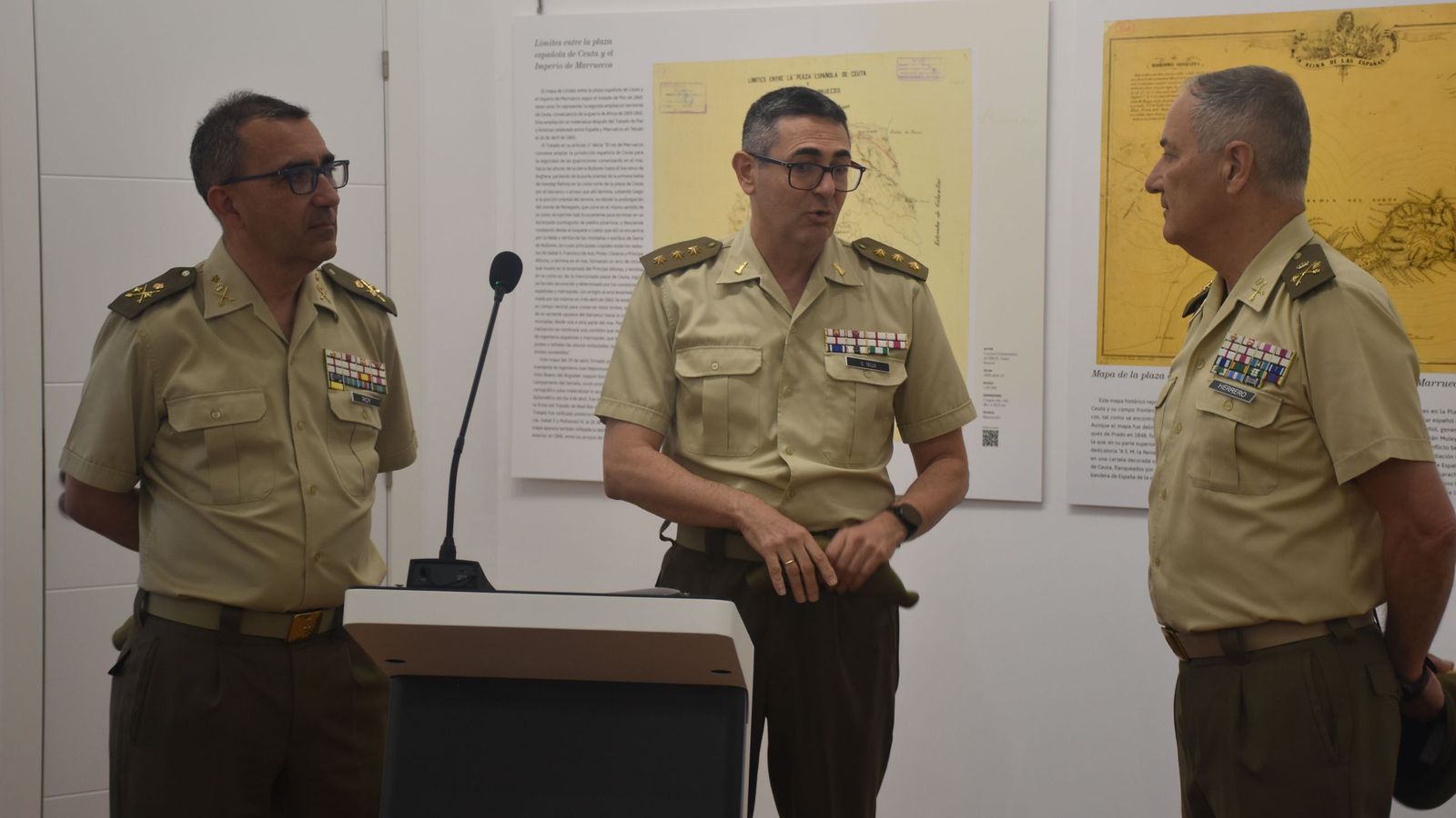 El general José Manuel Roy junto al Comandante General de Ceuta