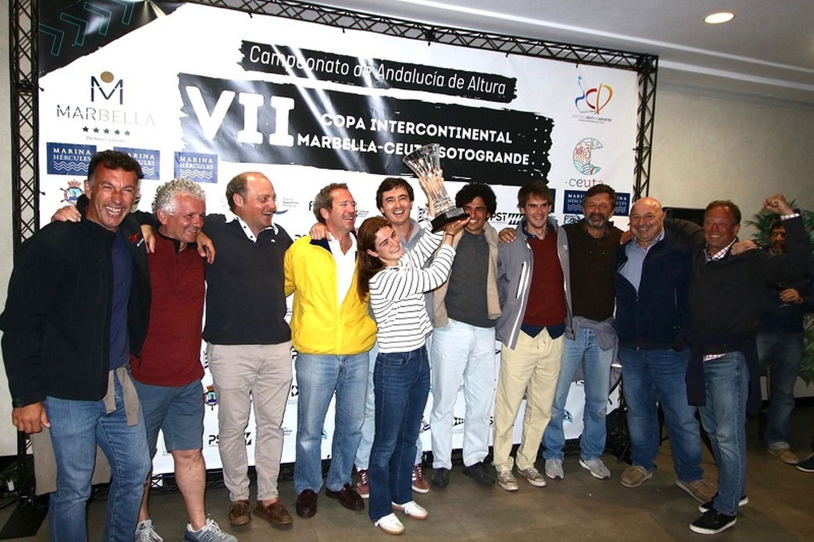 9362_la-tripulacion-del-merdocq-con-el-consejero-nicola-cechi