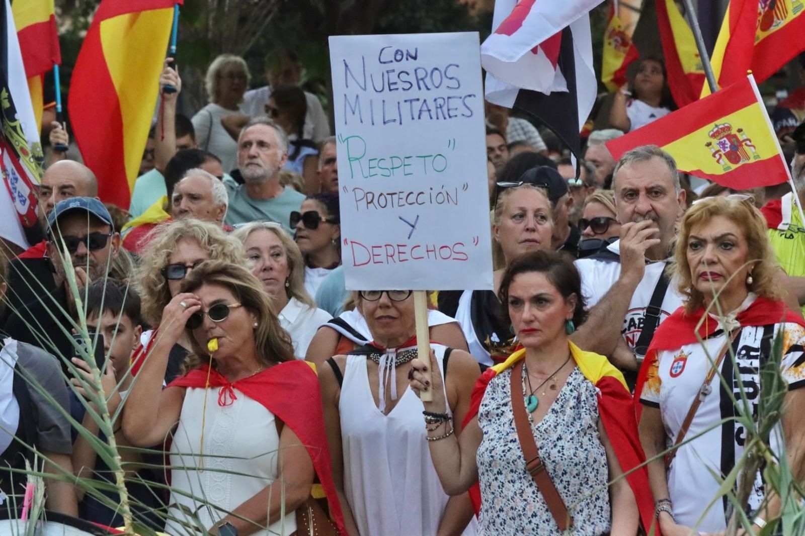 Una asociación profesional saca a la calle las demandas y quejas de los militares