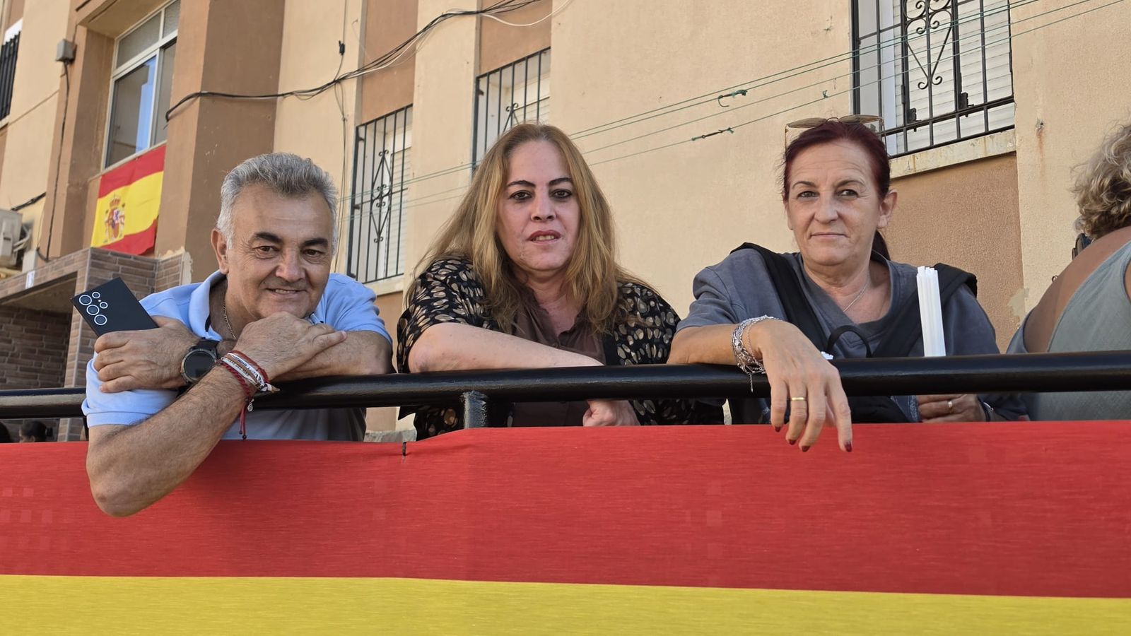 Los Reyes de España mostraron su cercanía con los vecinos de Manzanera