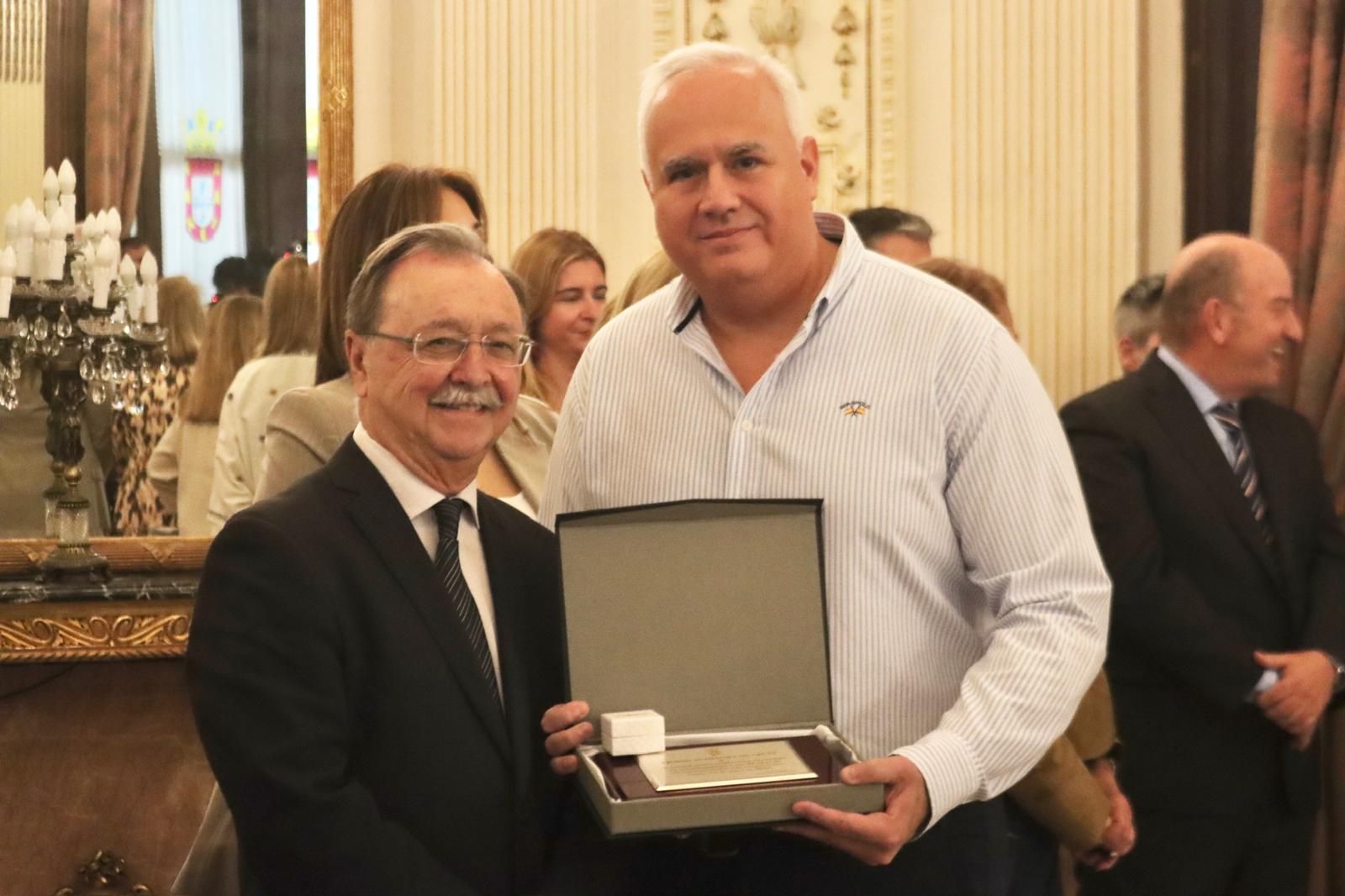 Acto de entrega de reconocimientos por el Día del Funcionario en el Salón del Trono