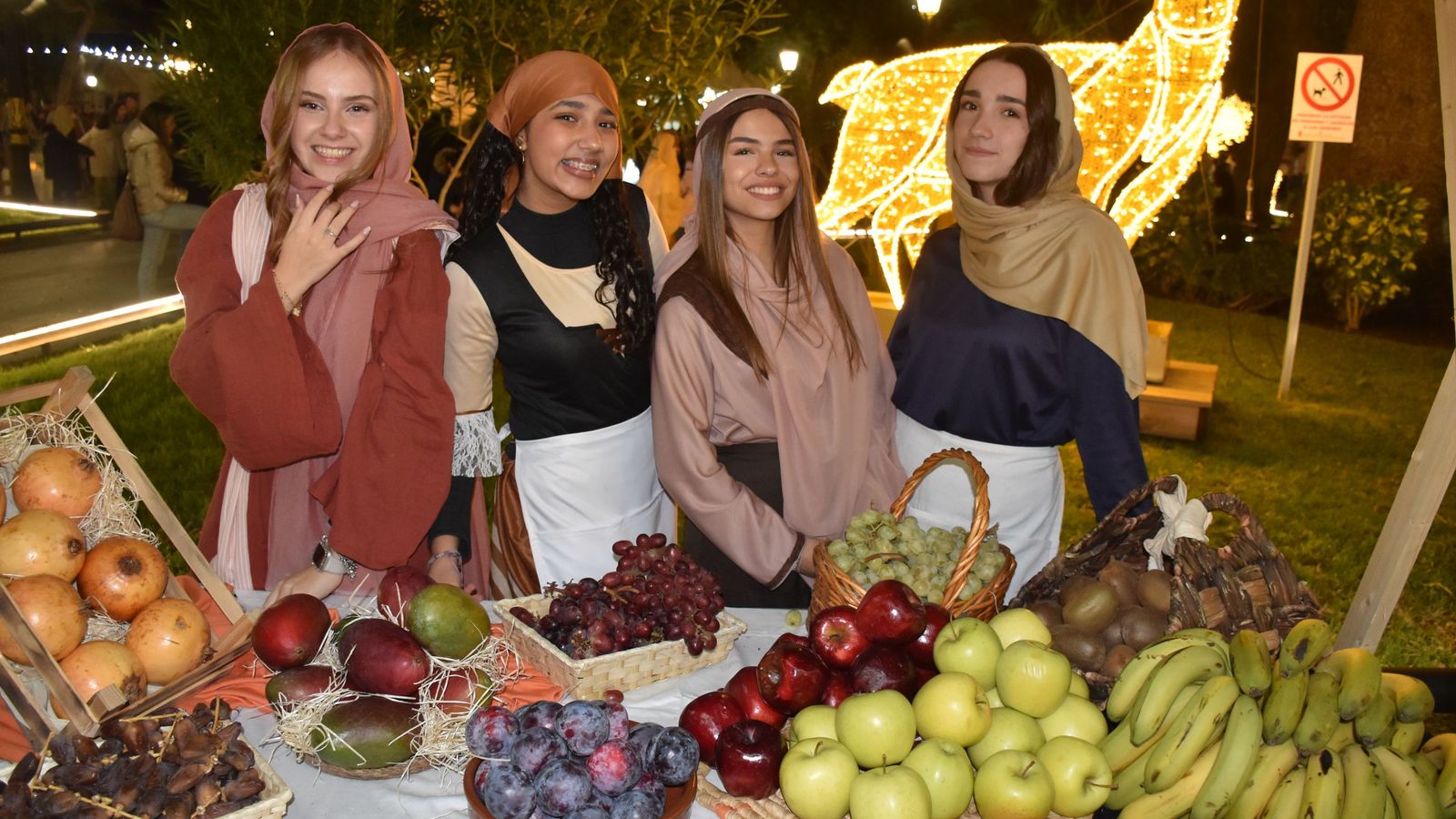 La plaza de África se transforma en Belén en una tarde mágica en pleno corazón de Ceuta