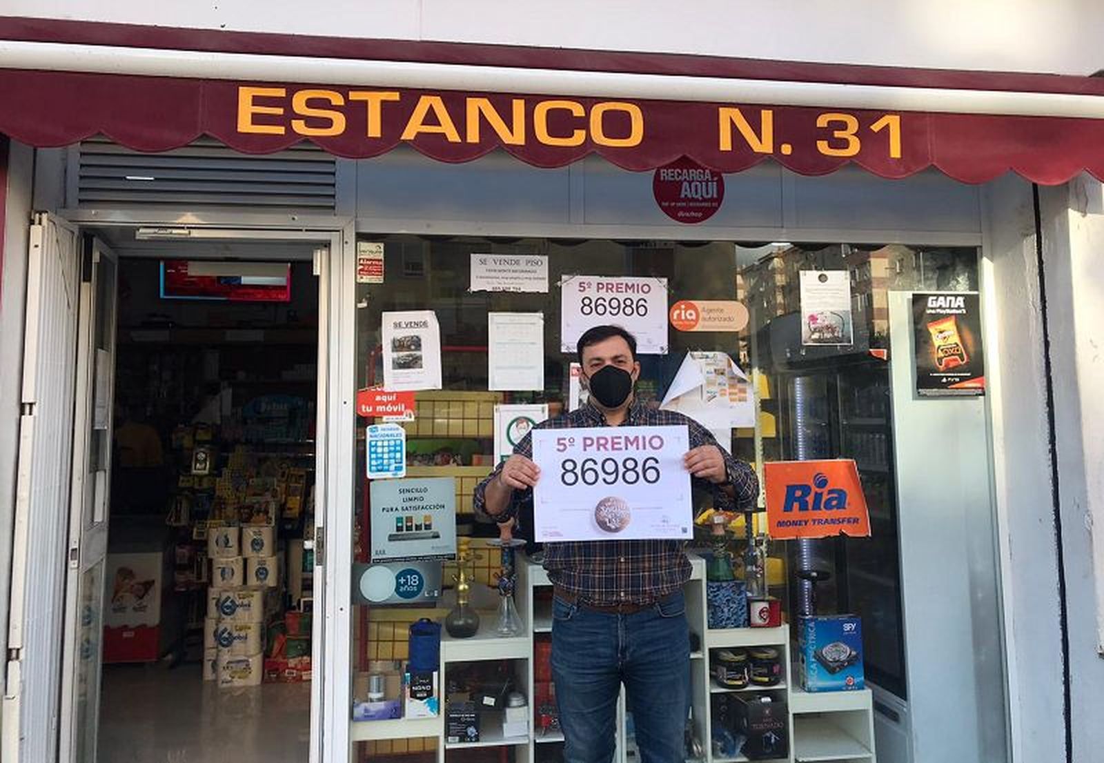 Propietario del estanco de Avenida África, Manuel Santiago