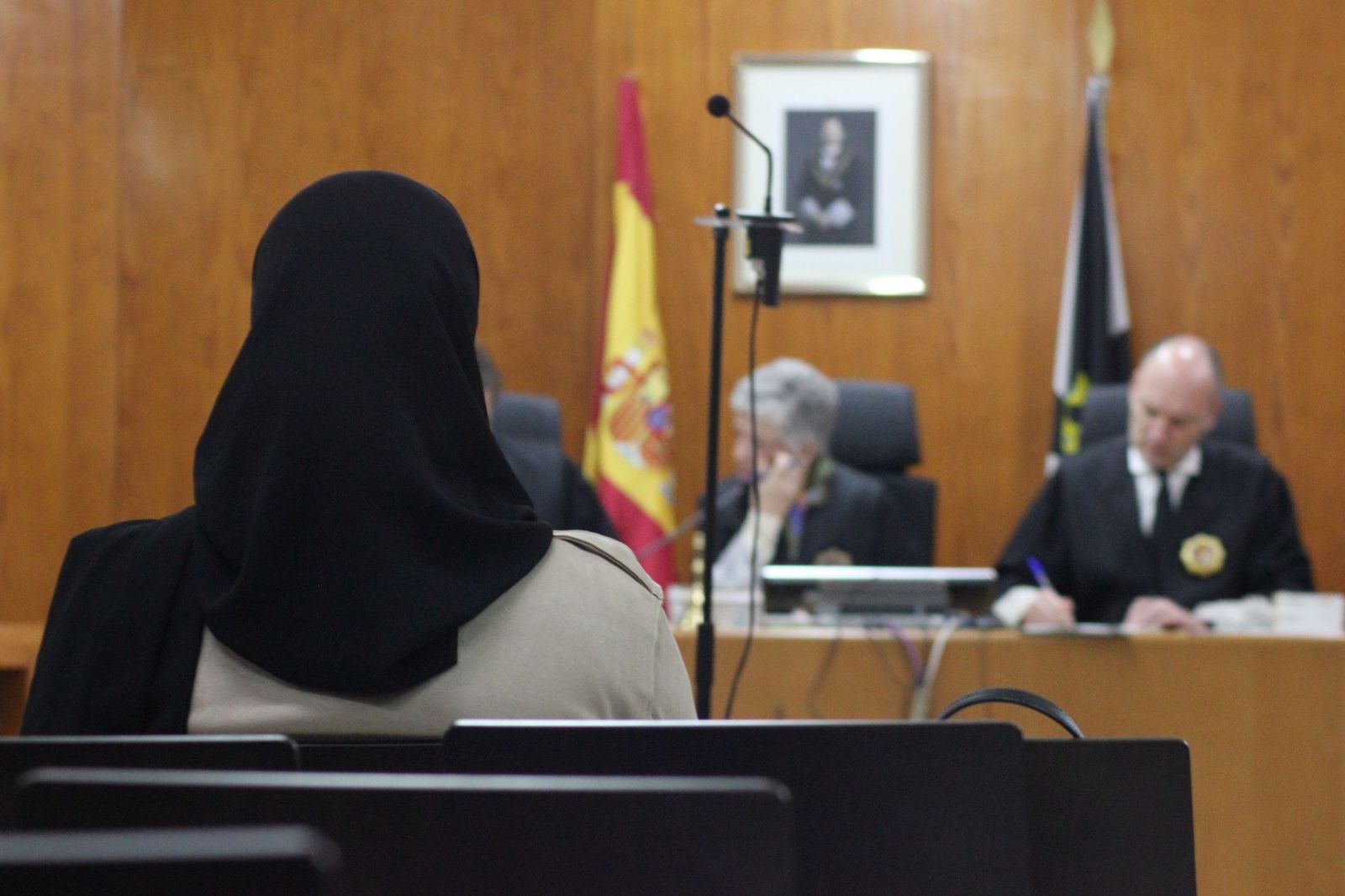 La acusada frente al tribunal.