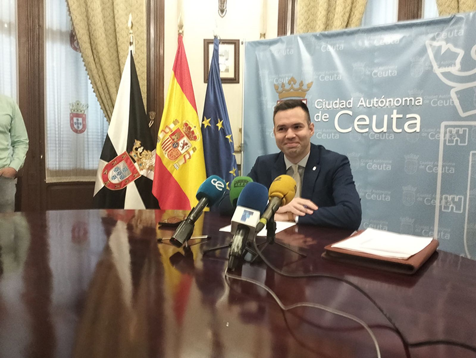 El diputado Carlos Verdejo, durante la rueda de prensa ofrecida hoy/FOTO EL PUEBLO