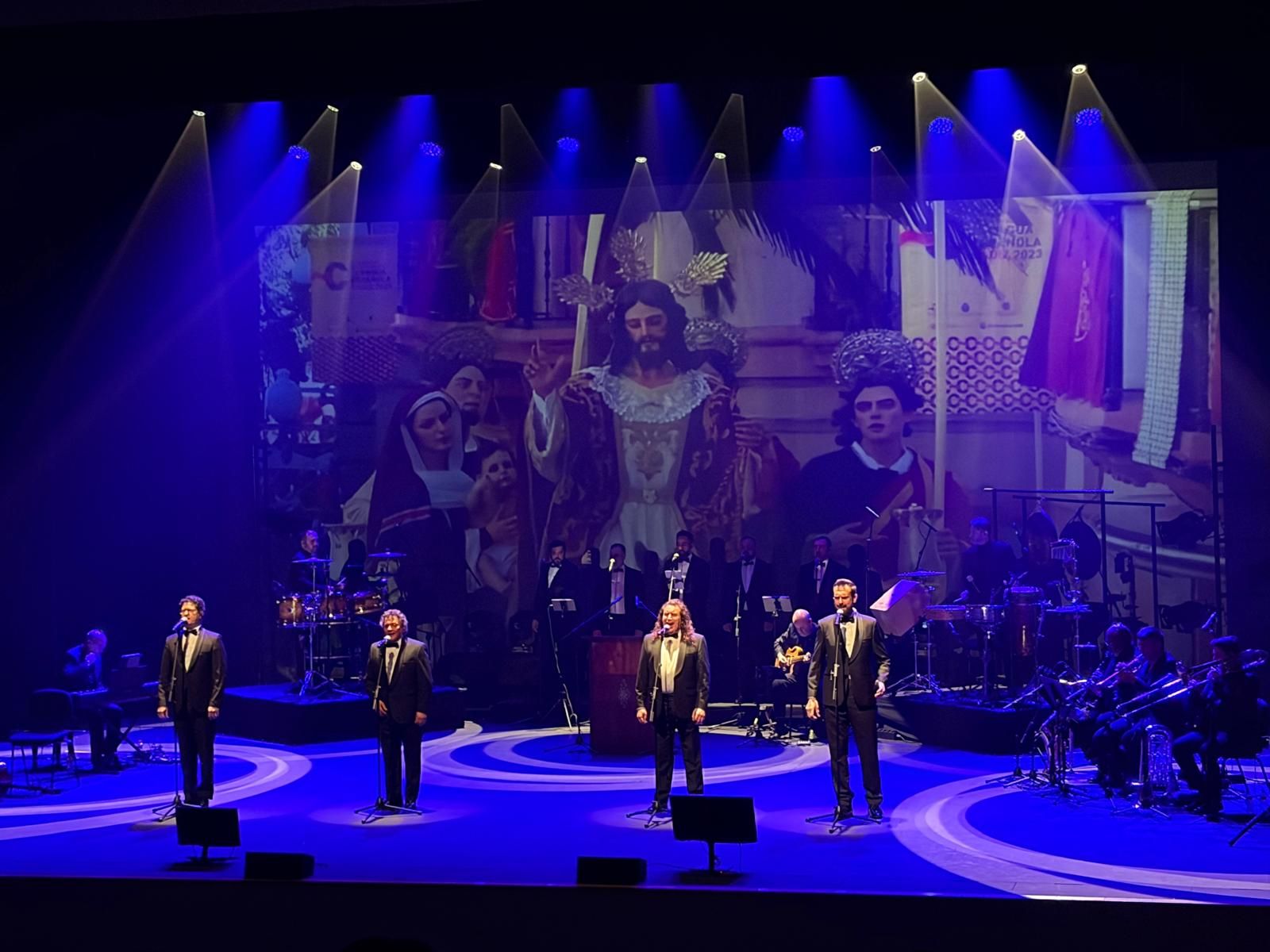 Cantores de Hispalis ponen el flamenco y la pasión de la Cuaresma a un Revellín repleto