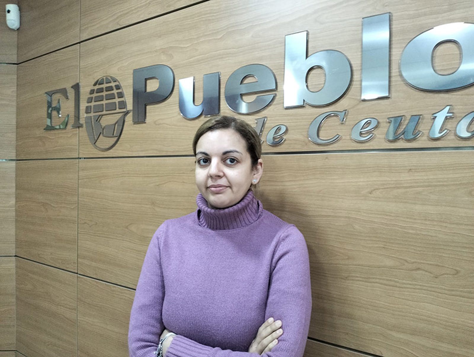 La presidenta de Neurodiversidad Ceuta, Siham Lamrine, tras una entrevista concedida a El Pueblo de Ceuta. / FOTO EL PUEBLO