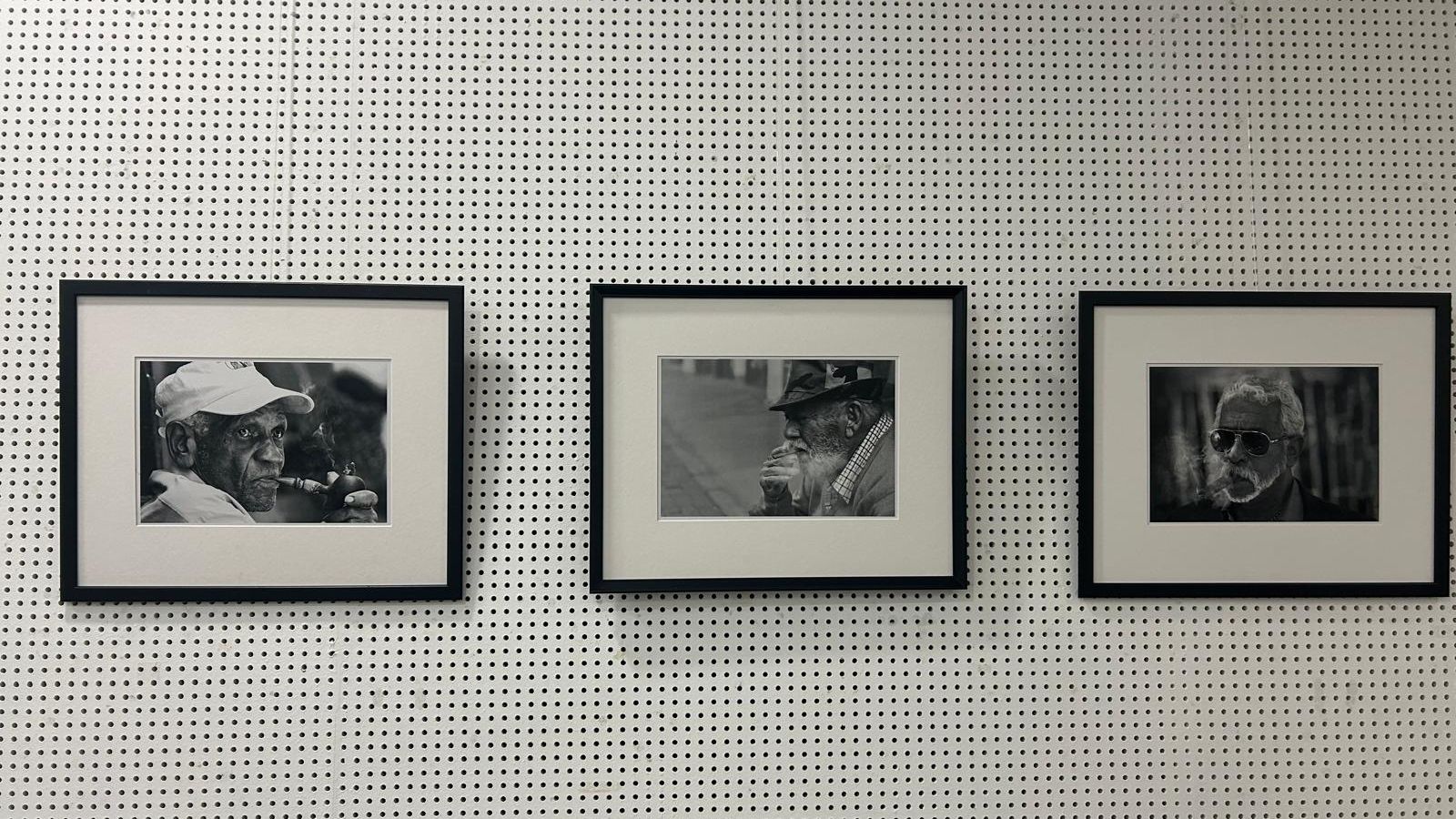 Exposición fotográfica de una agrupación jerezana en la biblioteca Adolfo Suárez impulsada por la Asociación Miradas