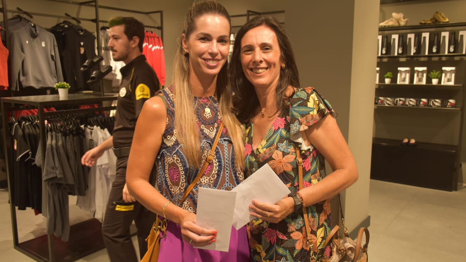 Así ha sido la entrega de los abonos dobles a los premiados por el Centro Comercial Abierto de Ceuta