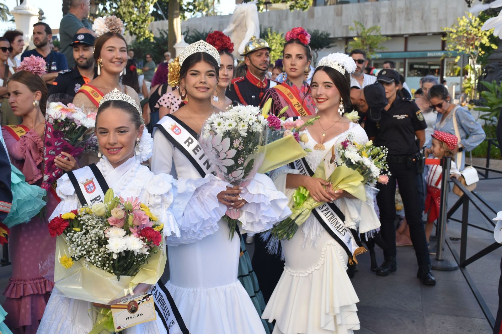 Los ceutíes vuelven a encontrarse con su Madre entre flores, esperanza y lágrimas contenidas