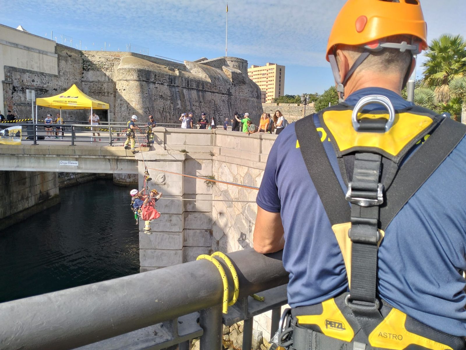 Operaciones de rescate vertical por toda la ciudad