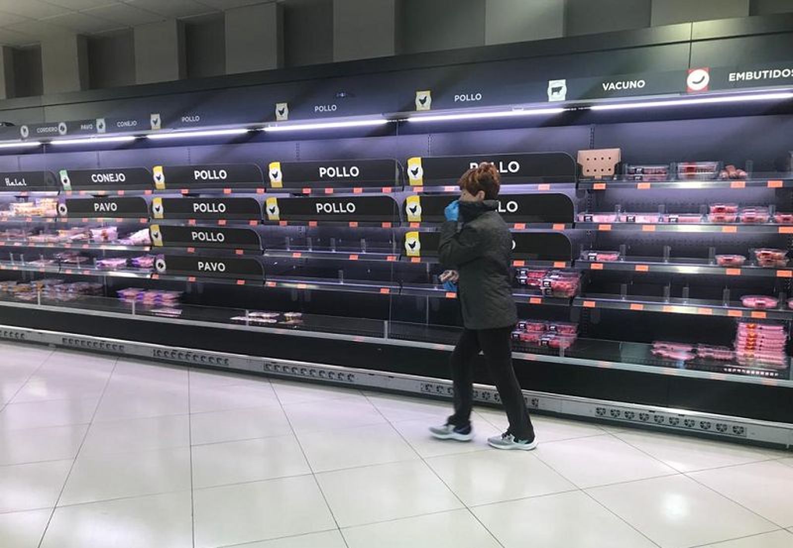 Una mujer en un supermercado