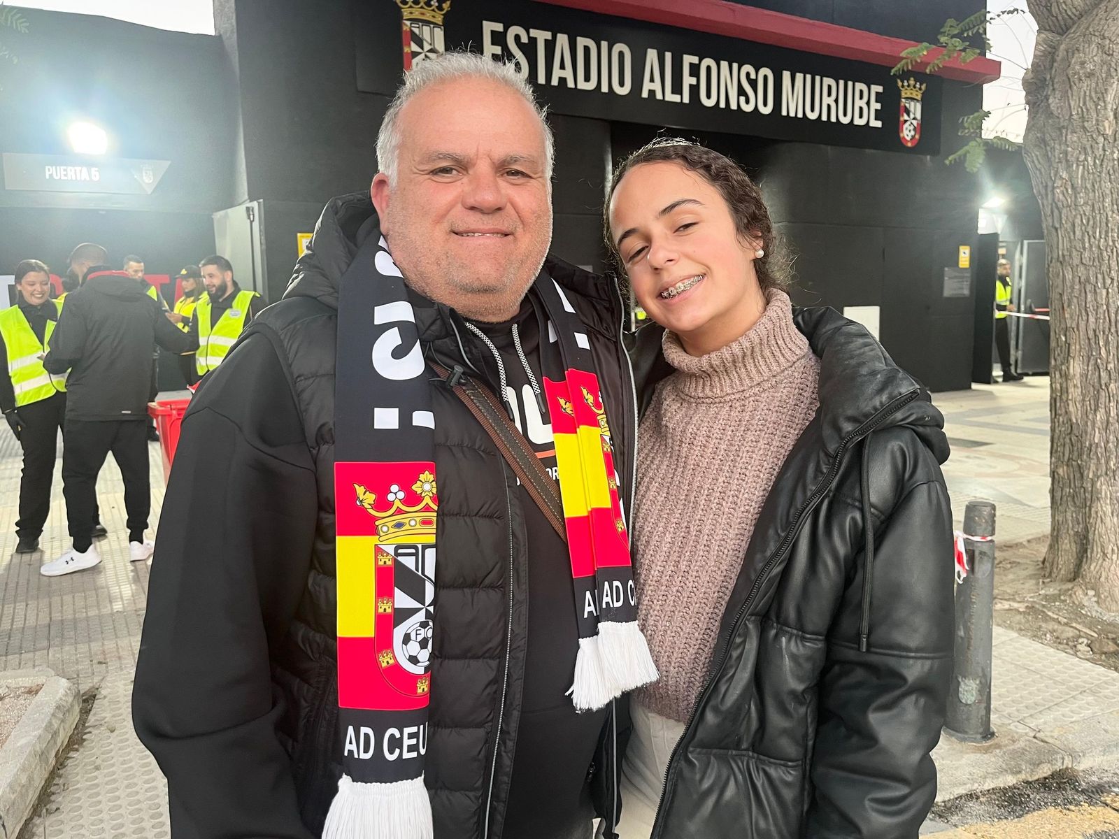Ganas de fútbol: la hinchada ceutí se acerca al Murube