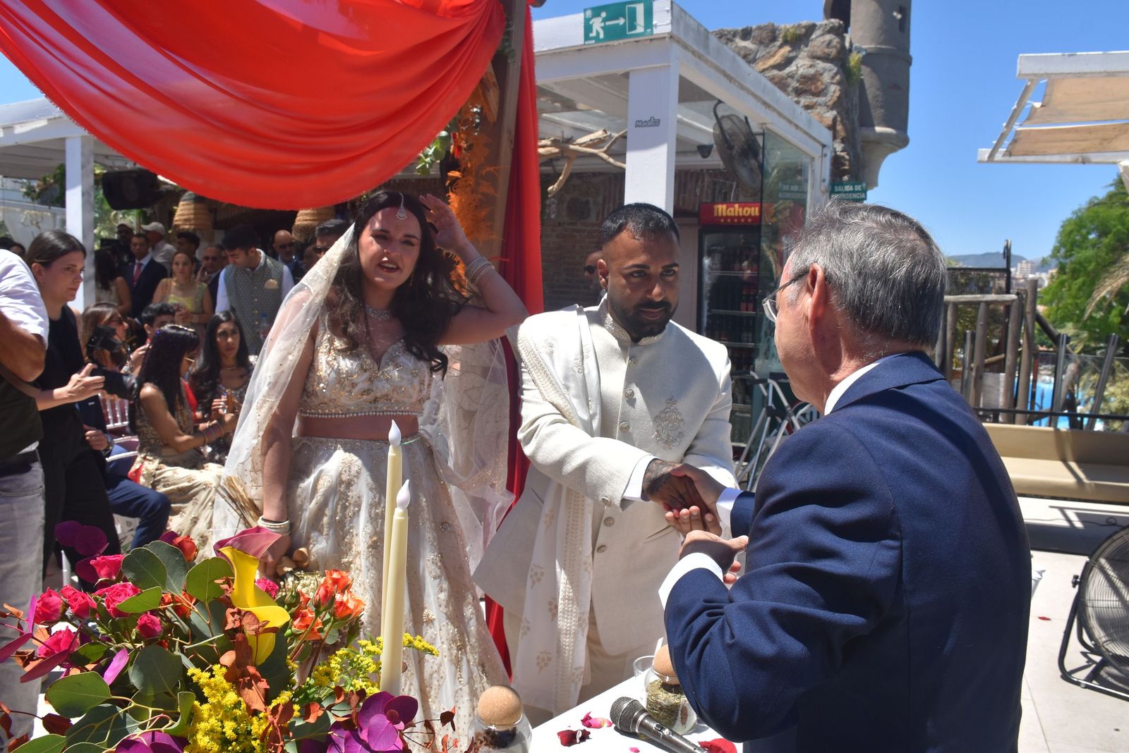 Direk y Rocío sellan su amor bajo el cielo de Ceuta
